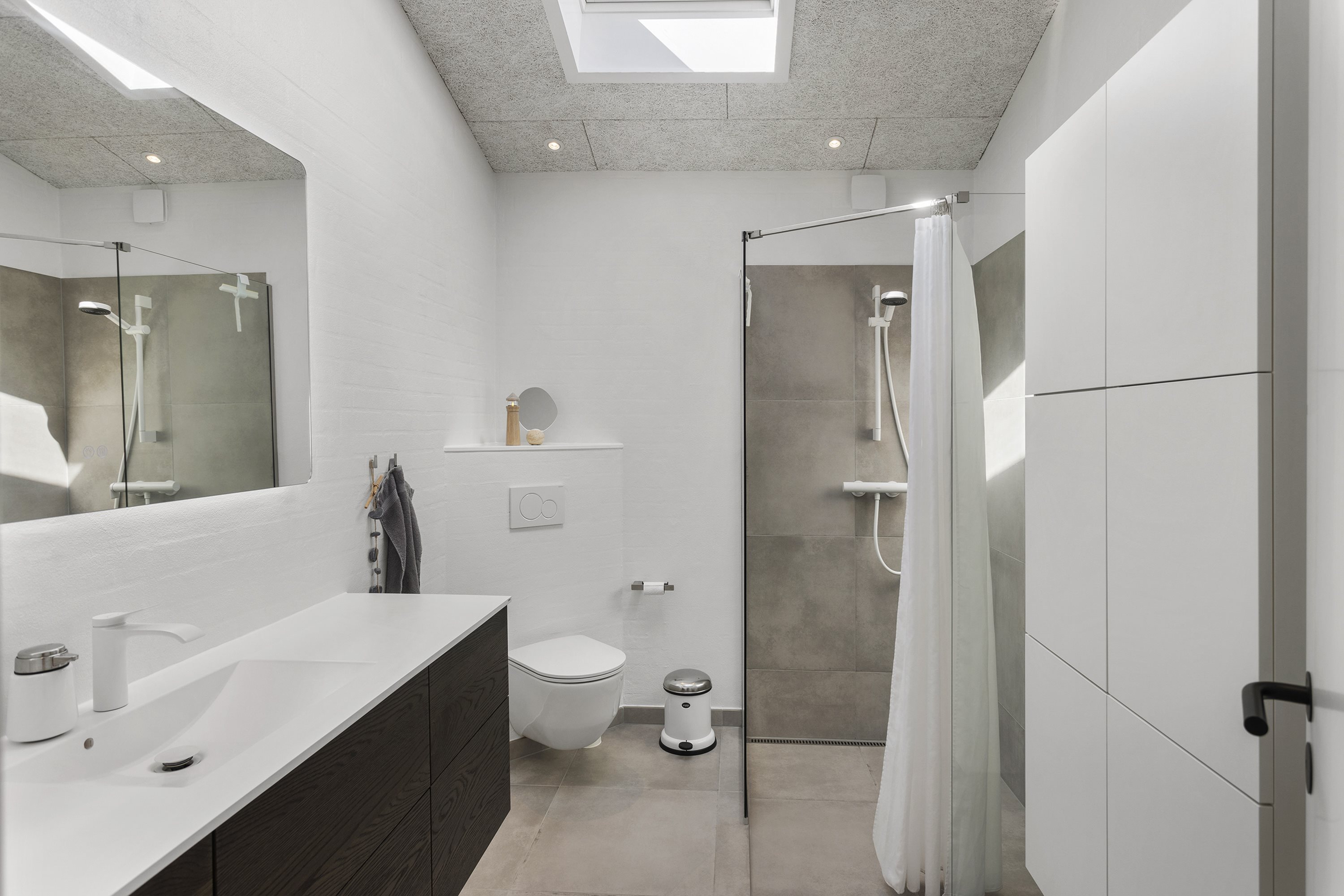 Fremhævet badeværelse billede i fuldskærmstilstand. Billede af Gustav Wieds Vej 1, 9900 Frederikshavn