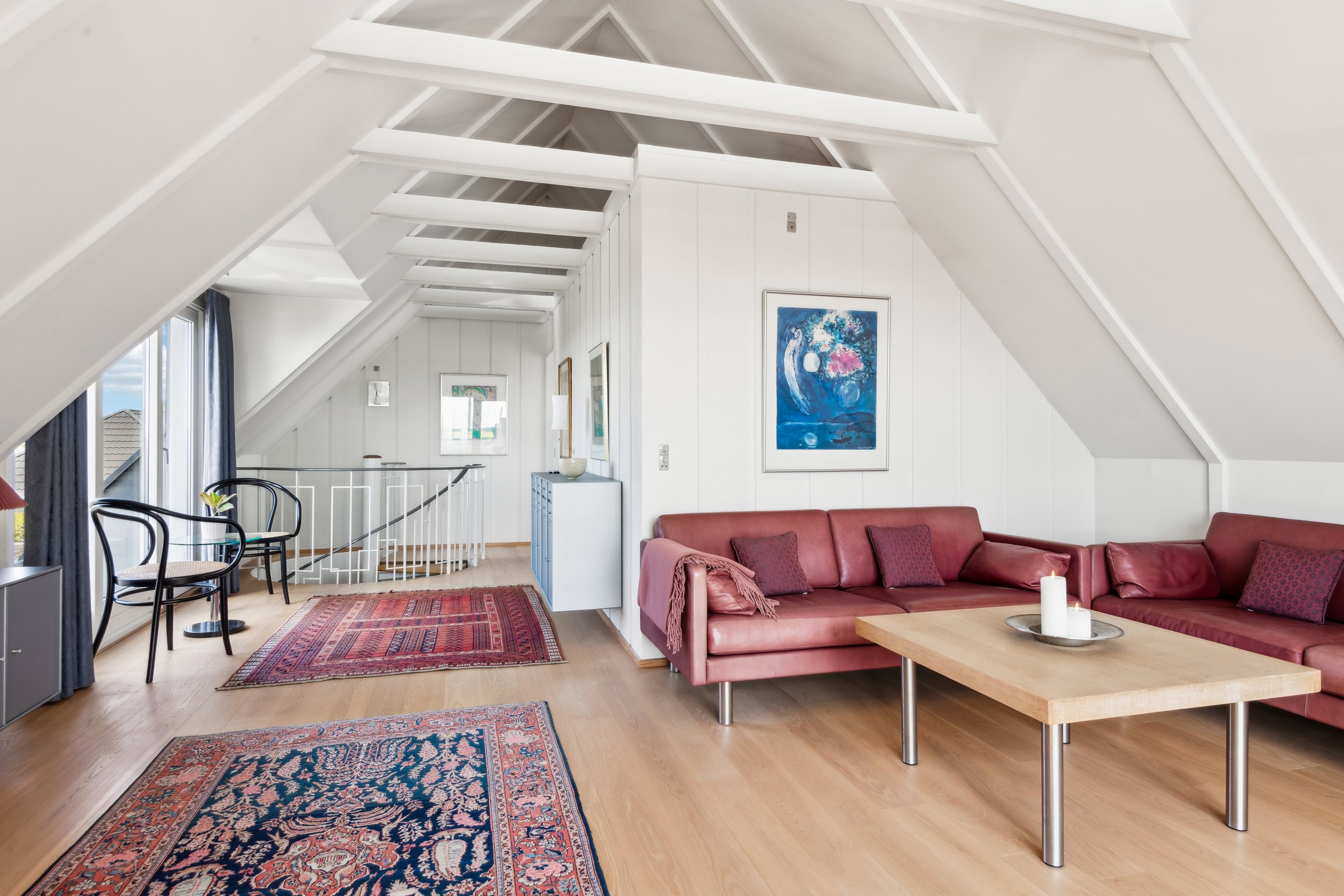 Fremhævet stue billede i fuldskærmstilstand. Billede af Johan Skjoldborgs Vej 37, 9200 Aalborg SV