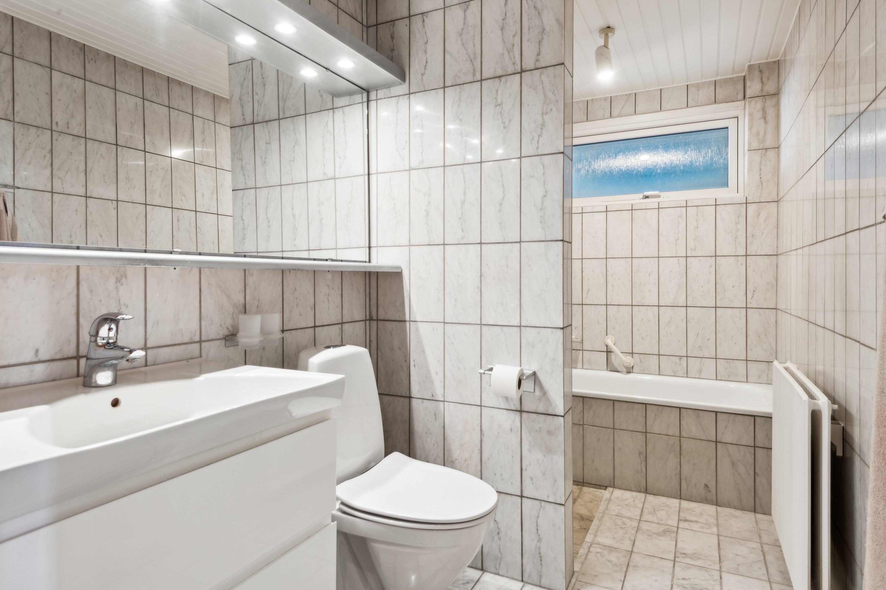 Fremhævet badeværelse billede i fuldskærmstilstand. Billede af Johan Skjoldborgs Vej 37, 9200 Aalborg SV