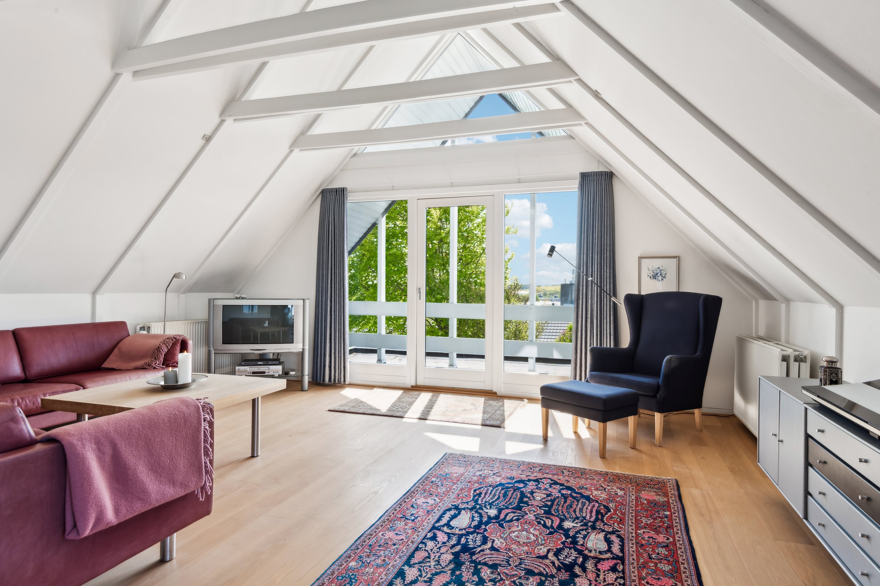 Fremhævet stue billede i fuldskærmstilstand. Billede af Johan Skjoldborgs Vej 37, 9200 Aalborg SV