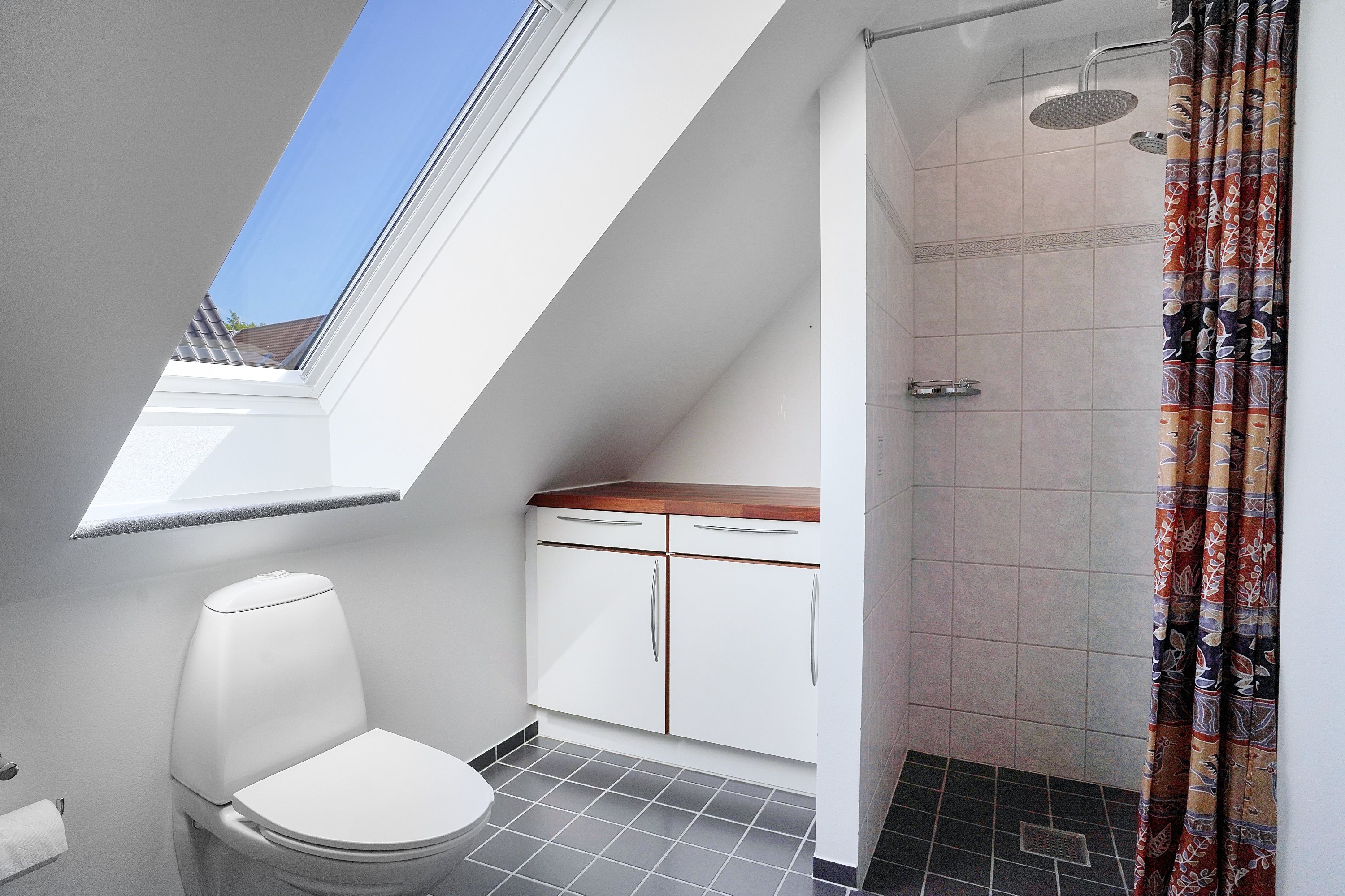 Fremhævet badeværelse billede i fuldskærmstilstand. Billede af Breddam 21, 3230 Græsted