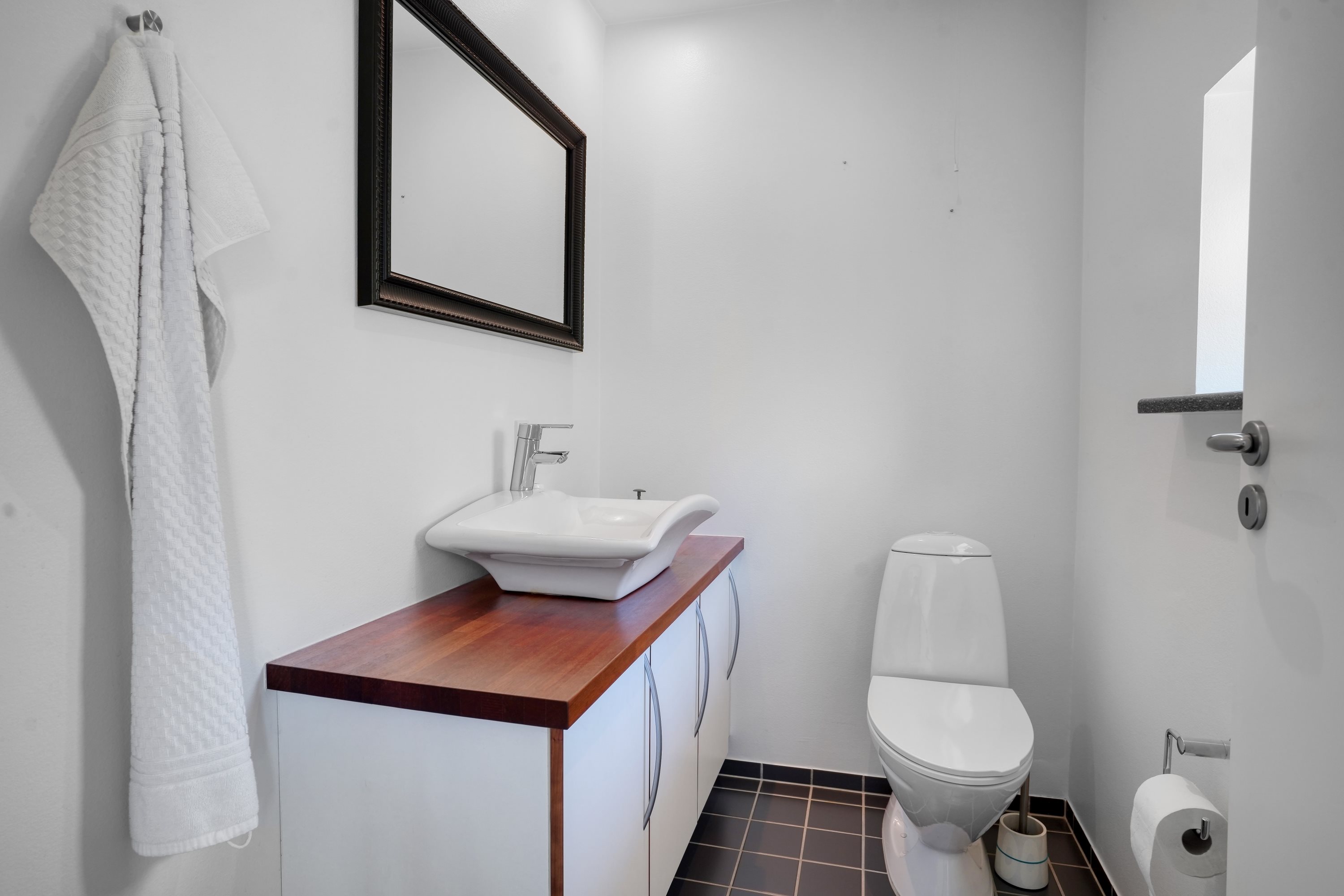 Fremhævet wc billede i fuldskærmstilstand. Billede af Breddam 21, 3230 Græsted