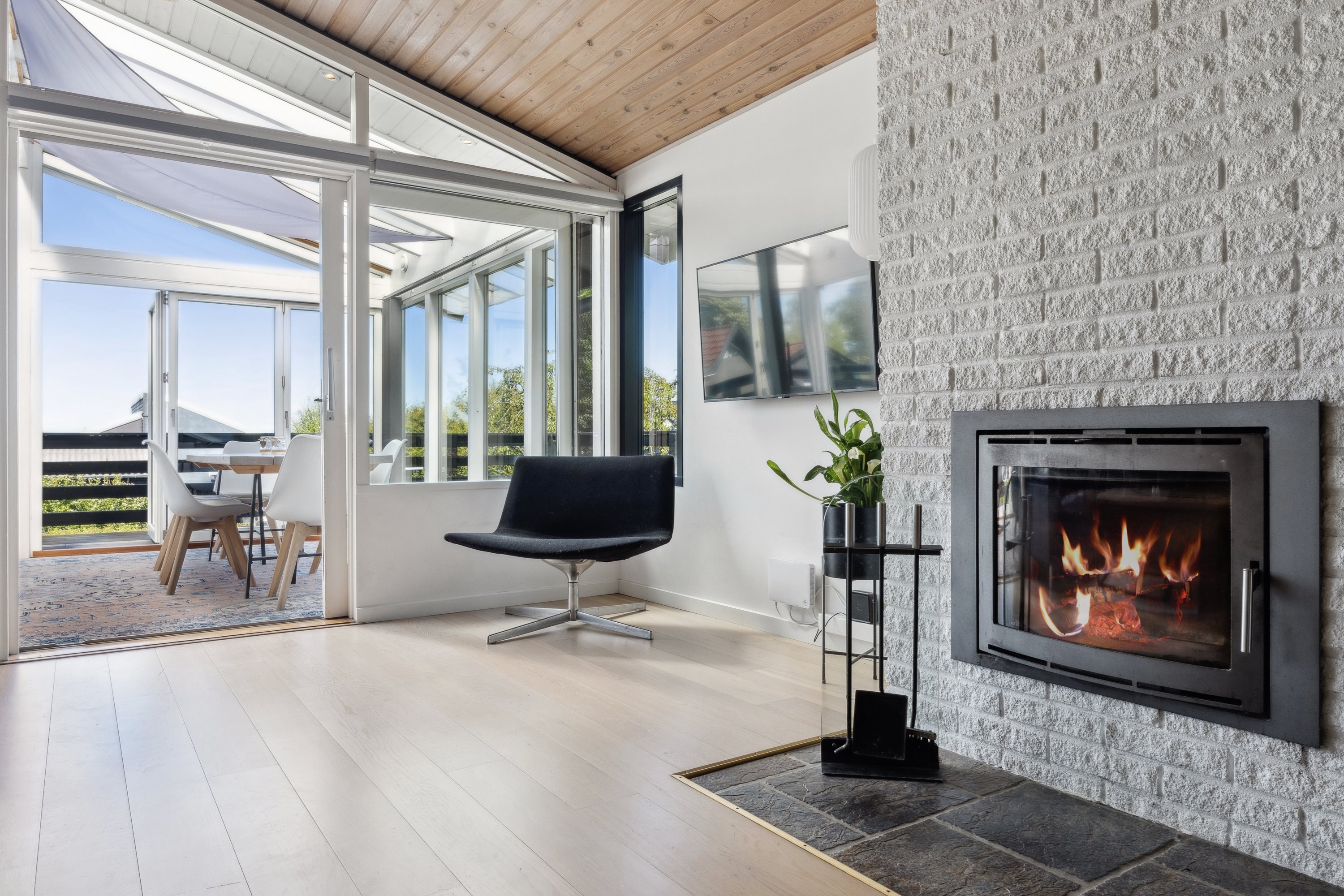 Fremhævet stue billede i fuldskærmstilstand. Billede af Brinken 250, 4671 Strøby