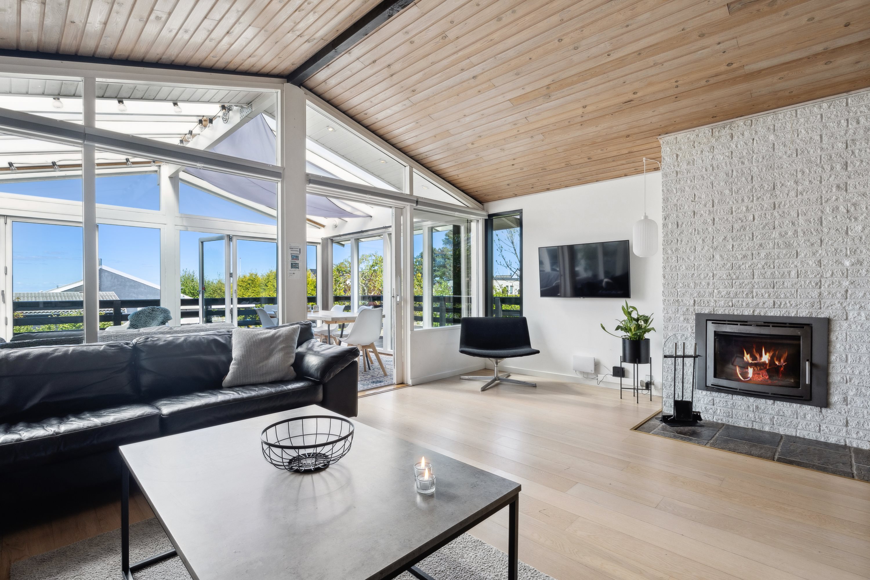 Fremhævet stue billede i fuldskærmstilstand. Billede af Brinken 250, 4671 Strøby