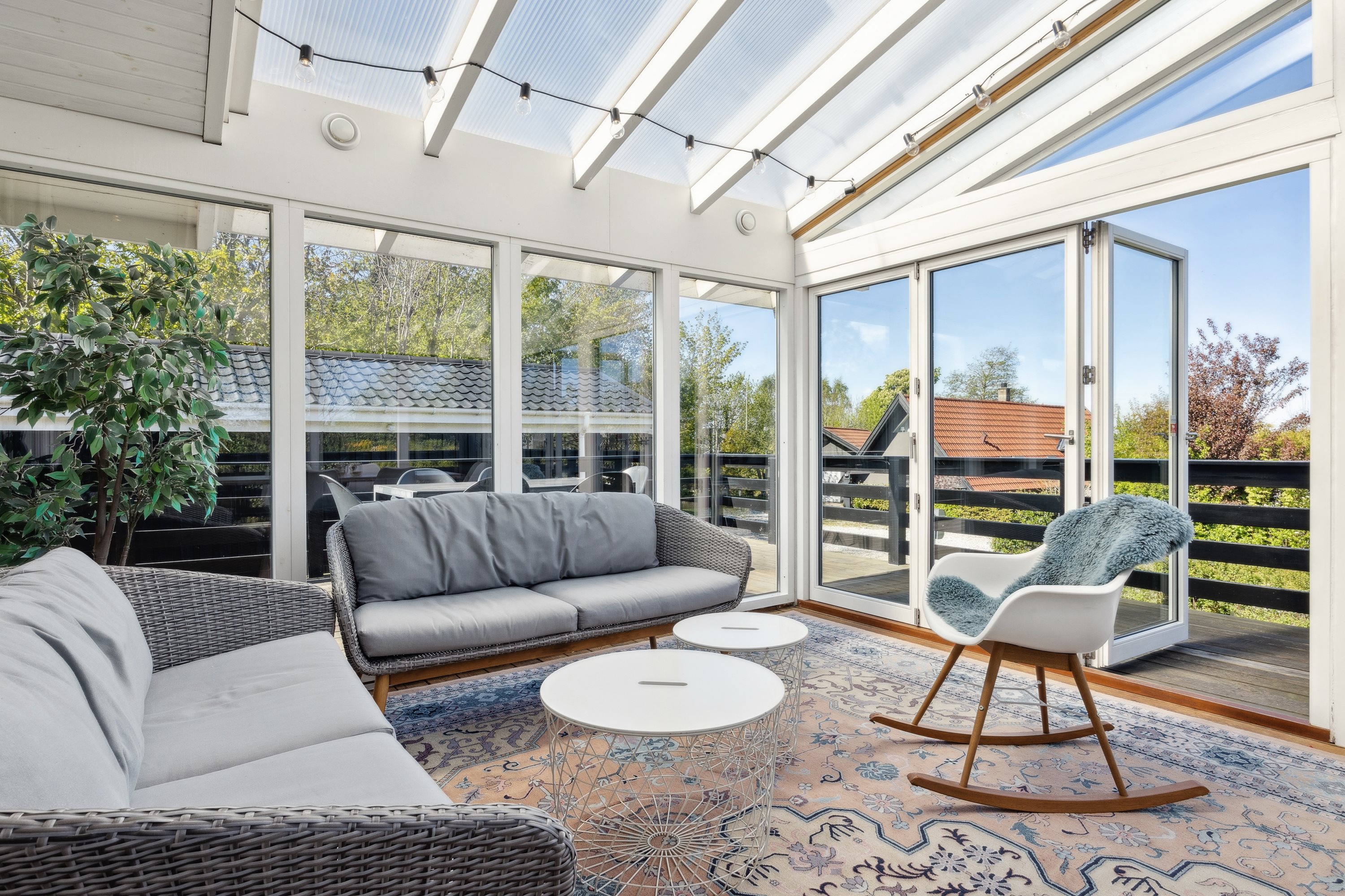 Fremhævet udestue billede i fuldskærmstilstand. Billede af Brinken 250, 4671 Strøby