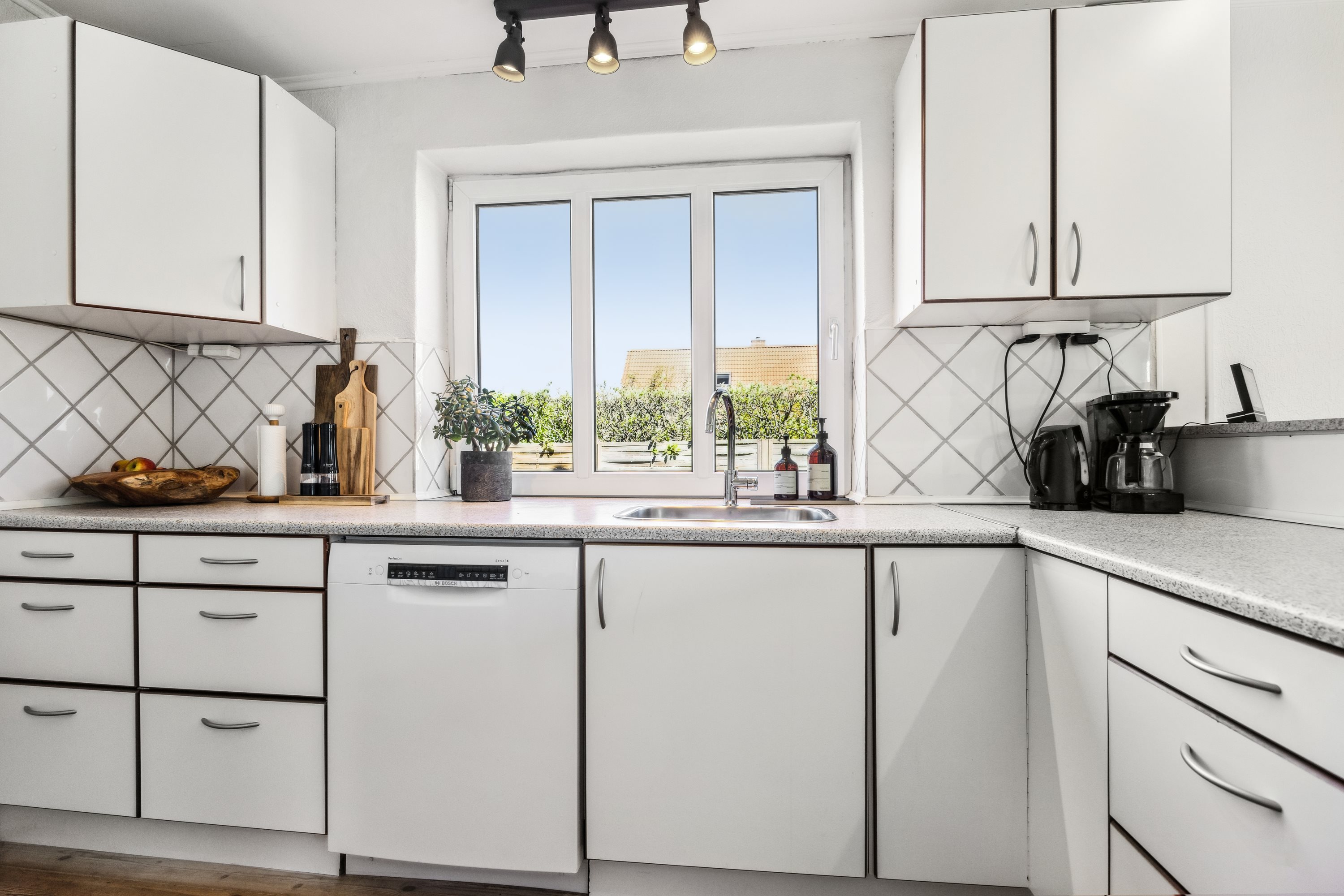 Fremhævet køkken billede i fuldskærmstilstand. Billede af Bakkelyvej 6B, 9380 Vestbjerg