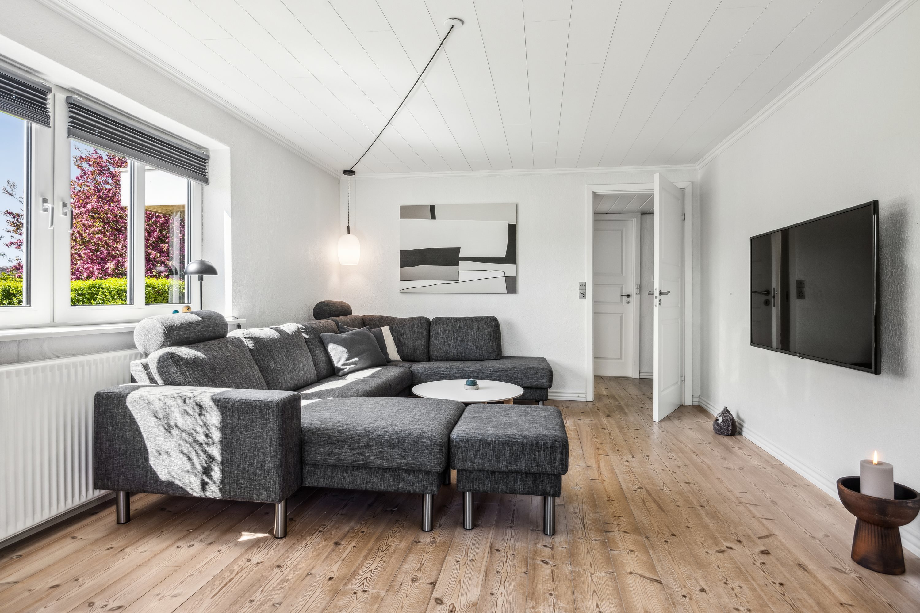 Fremhævet stue billede i fuldskærmstilstand. Billede af Bakkelyvej 6B, 9380 Vestbjerg