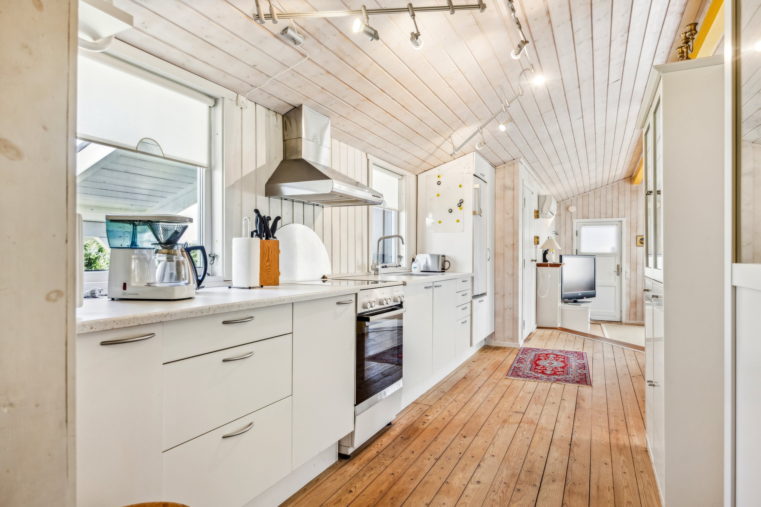 Fremhævet køkken billede i fuldskærmstilstand. Billede af Sommervej 30, 9370 Hals