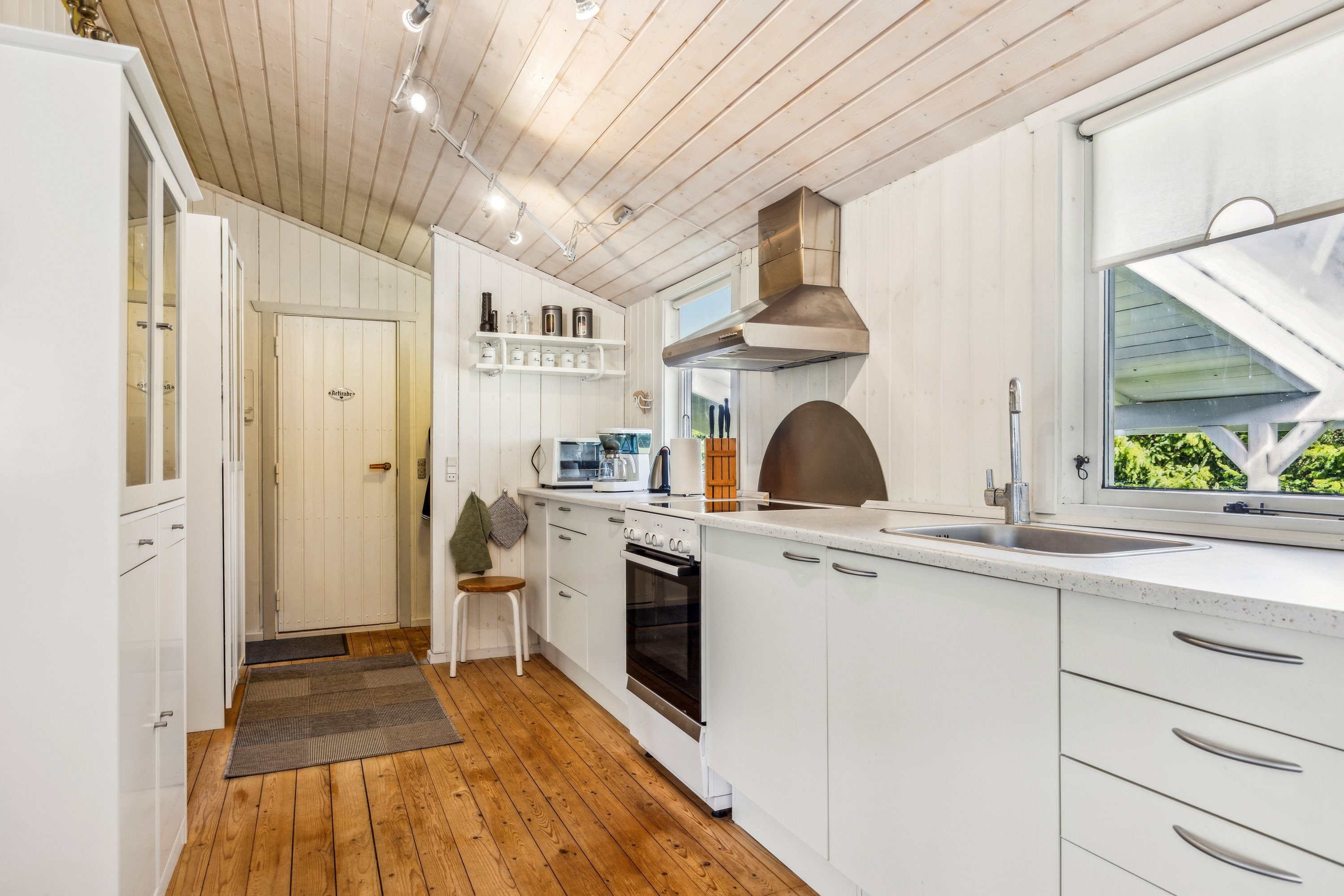 Fremhævet køkken billede i fuldskærmstilstand. Billede af Sommervej 30, 9370 Hals