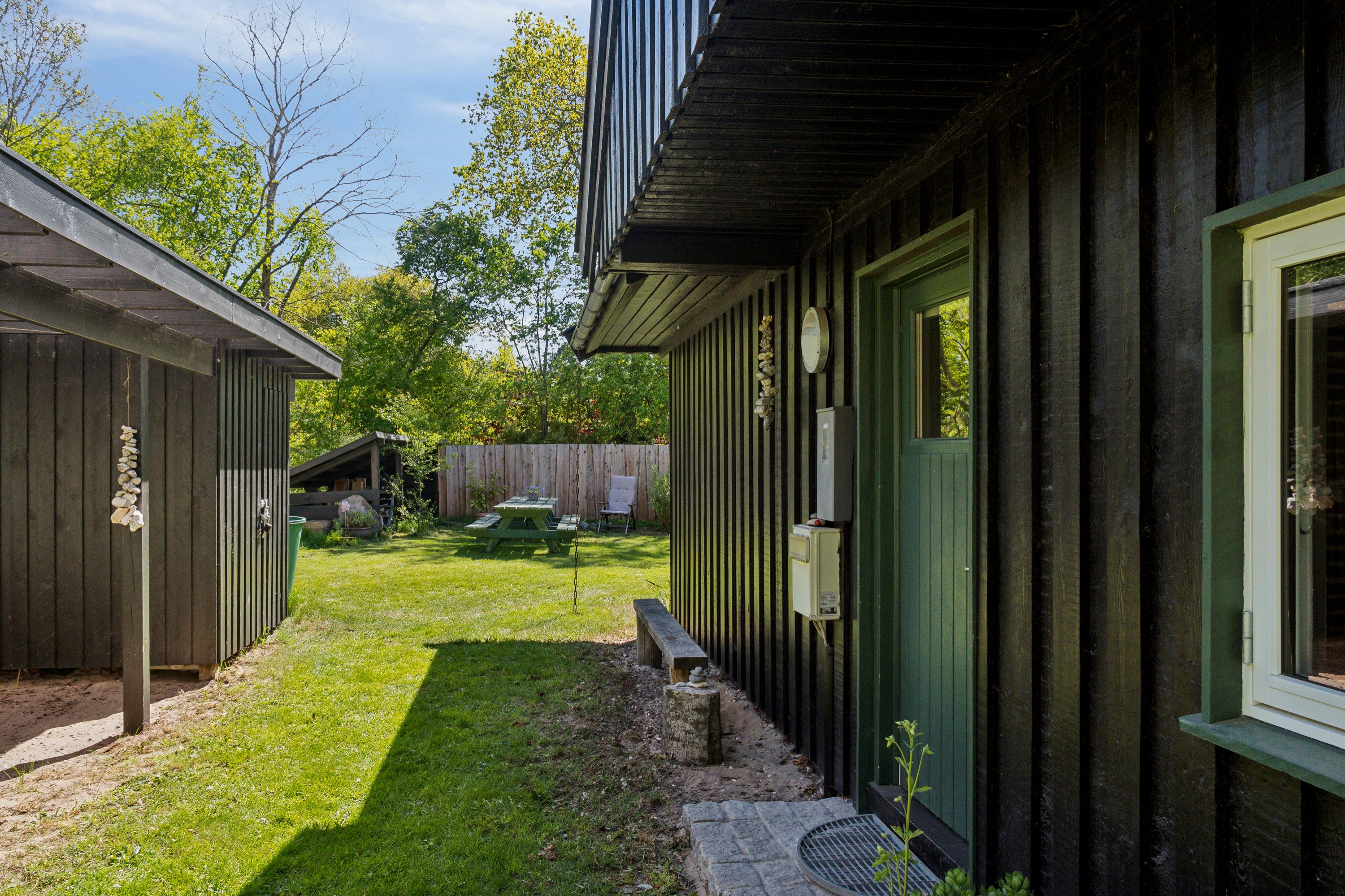 Fremhævet set fra haven billede i fuldskærmstilstand. Billede af Lisbeths Vænge 3, Tibirke Sand, 3300 Frederiksværk