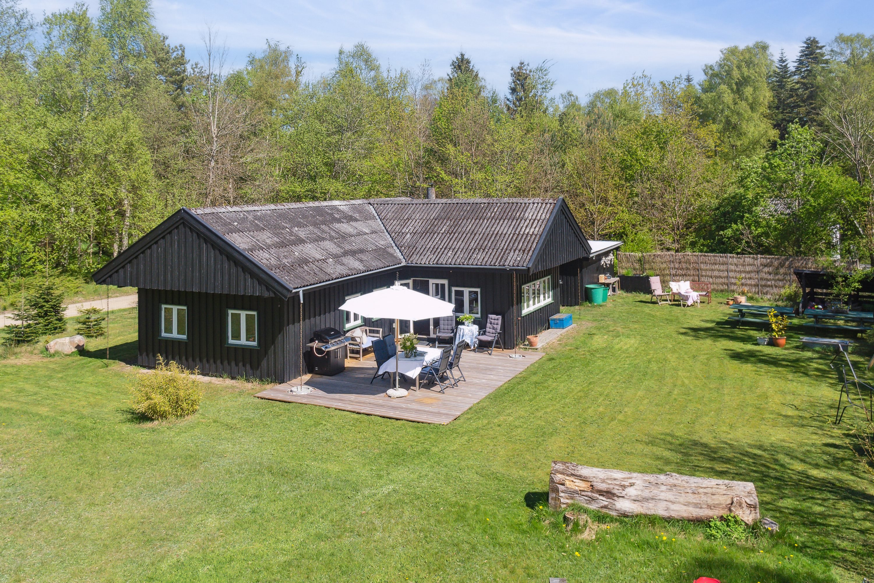 Fremhævet set fra haven billede i fuldskærmstilstand. Billede af Lisbeths Vænge 3, Tibirke Sand, 3300 Frederiksværk