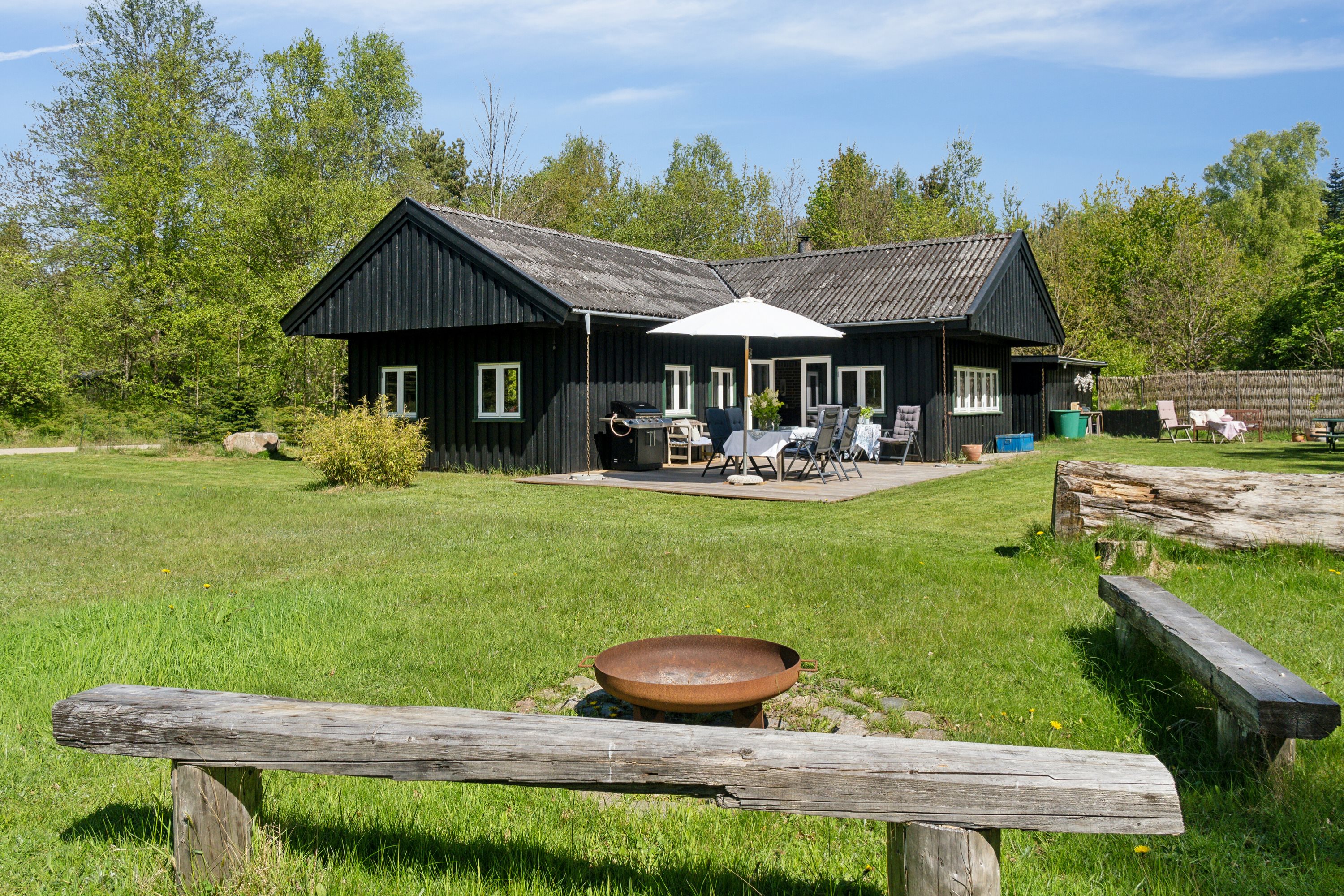 Fremhævet set fra haven billede i fuldskærmstilstand. Billede af Lisbeths Vænge 3, Tibirke Sand, 3300 Frederiksværk