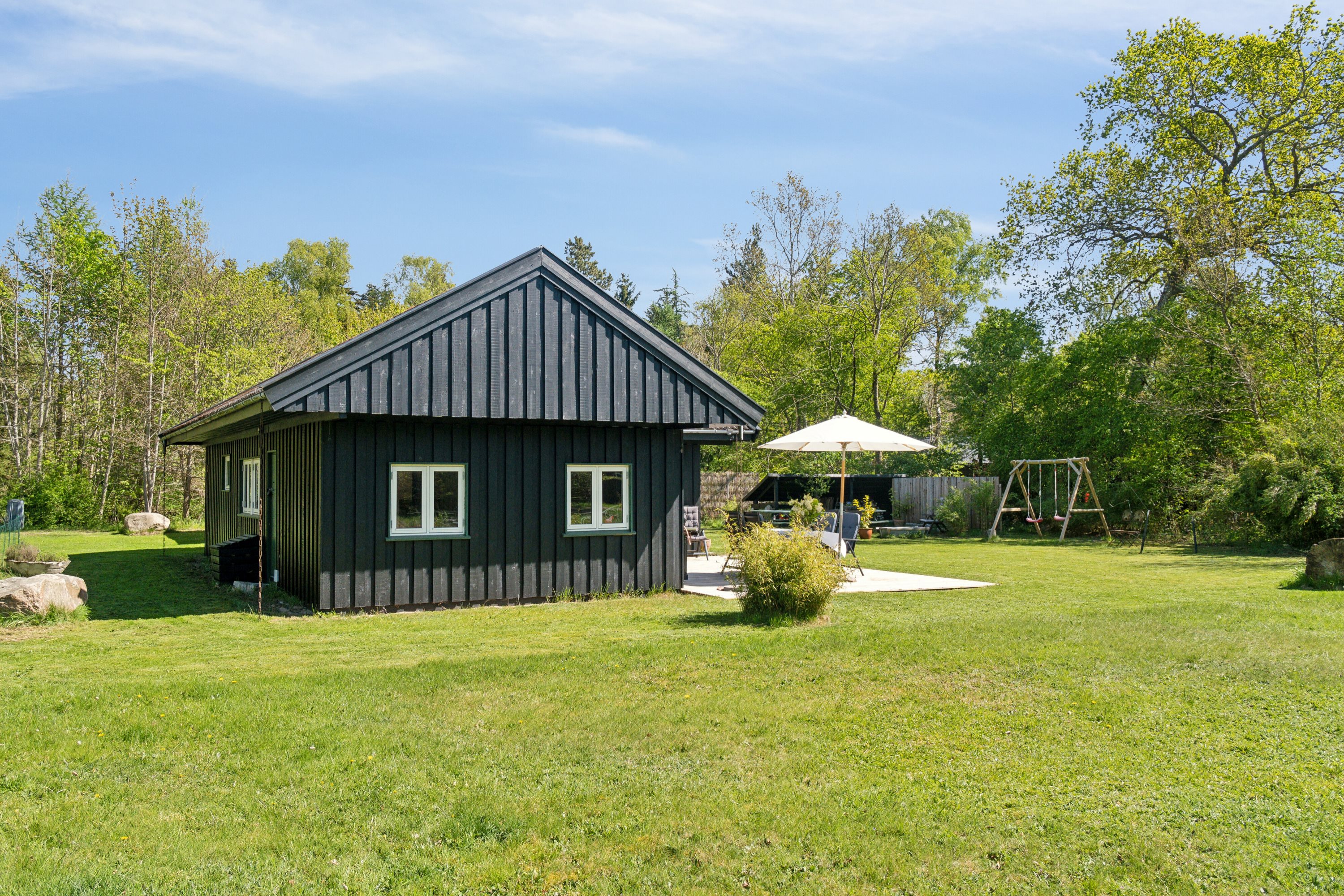 Fremhævet set fra haven billede i fuldskærmstilstand. Billede af Lisbeths Vænge 3, Tibirke Sand, 3300 Frederiksværk