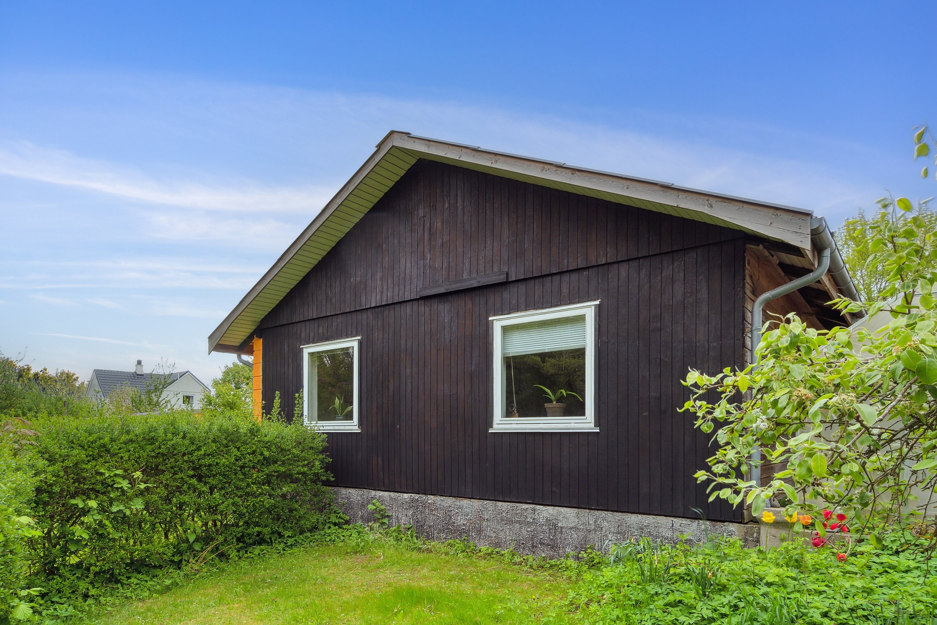 Fremhævet set fra haven billede i fuldskærmstilstand. Billede af Svinøvestervej 7, 4750 Lundby