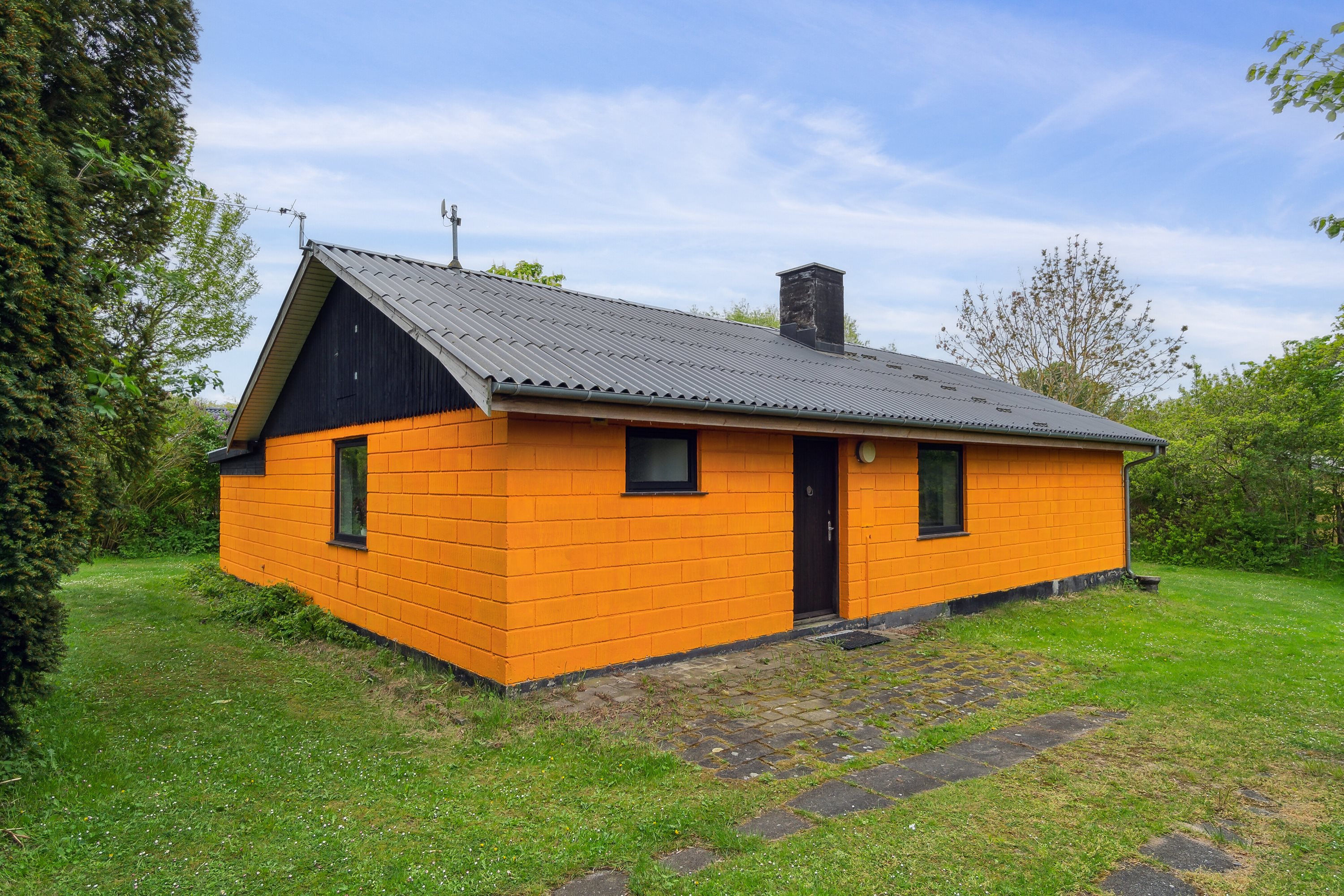 Fremhævet set fra haven billede i fuldskærmstilstand. Billede af Svinøvestervej 7, 4750 Lundby