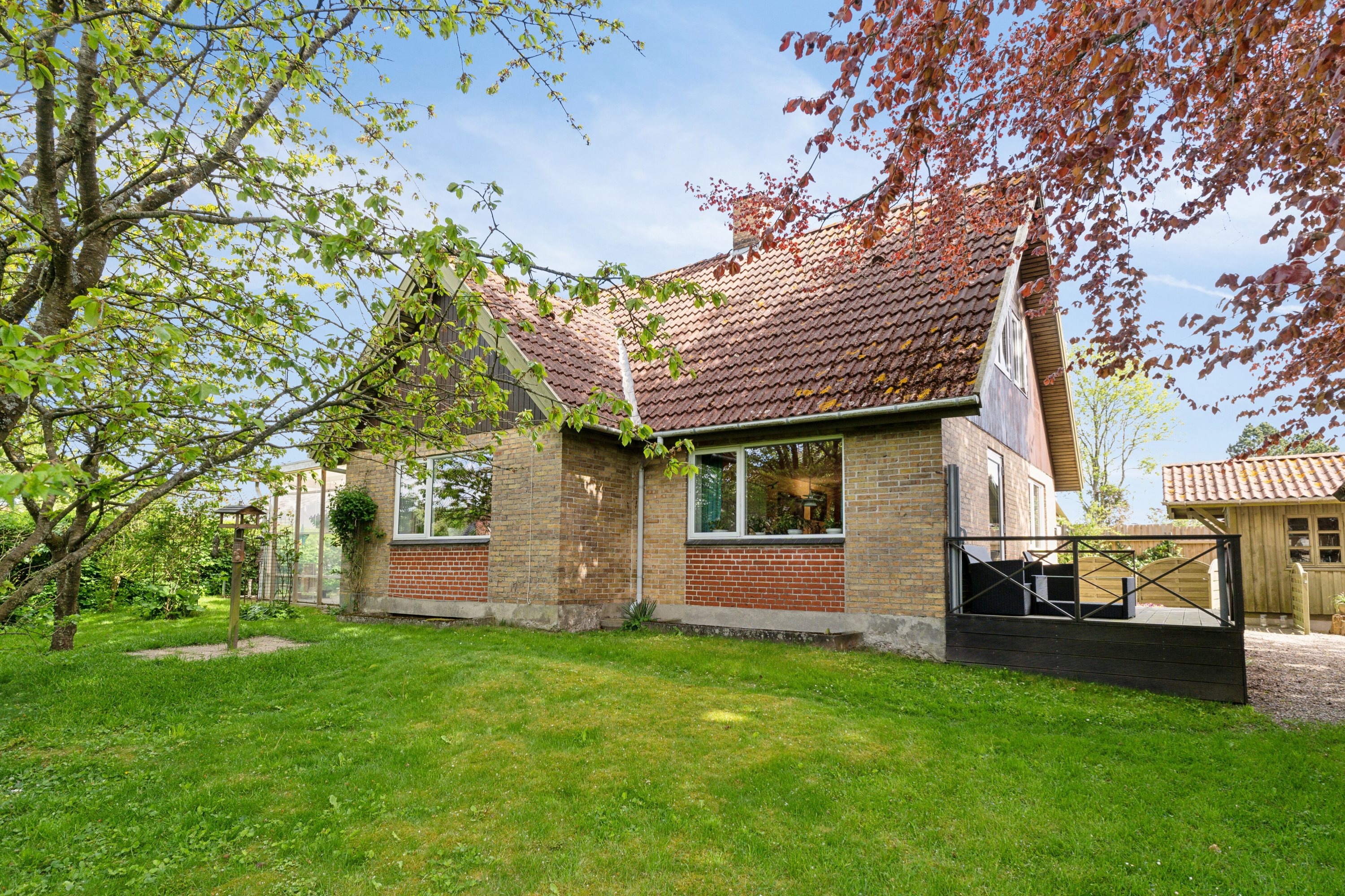 Fremhævet set fra haven billede i fuldskærmstilstand. Billede af Kirkegade 5, 5884 Gudme