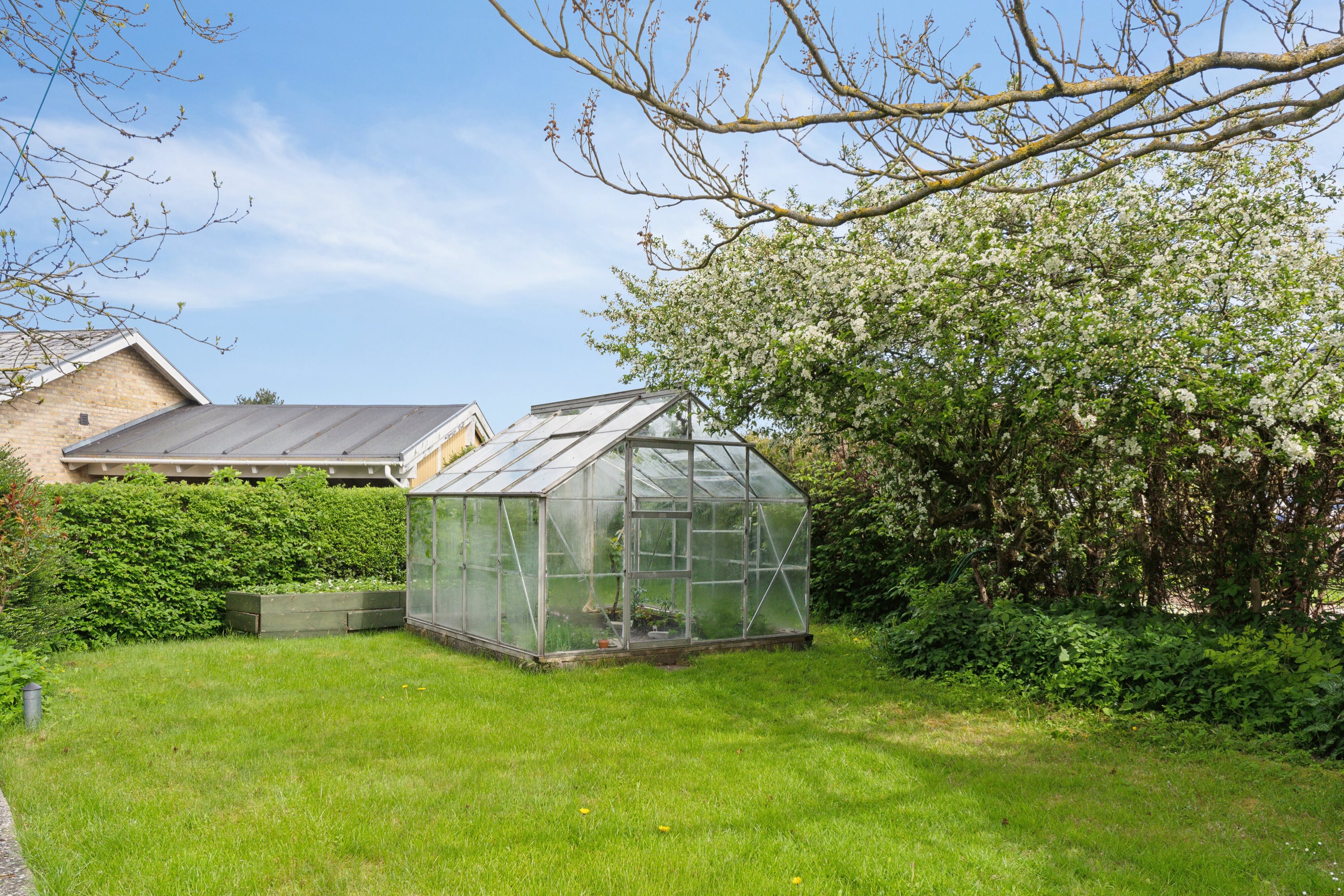 Fremhævet set fra haven billede i fuldskærmstilstand. Billede af Kirkegade 5, 5884 Gudme