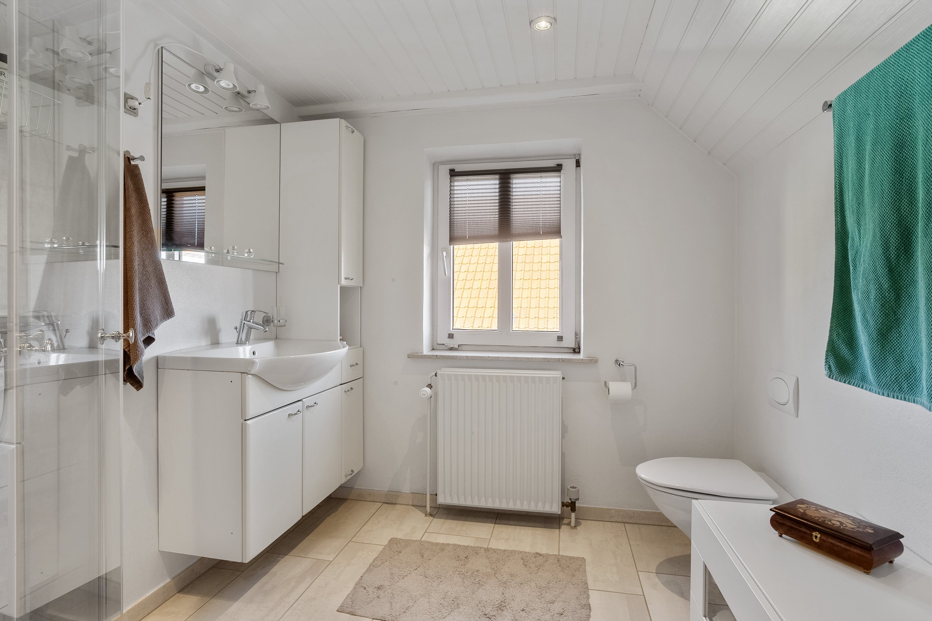 Miniaturebillede 1: badeværelse. Billede af Vestergade 28, 6650 Brørup