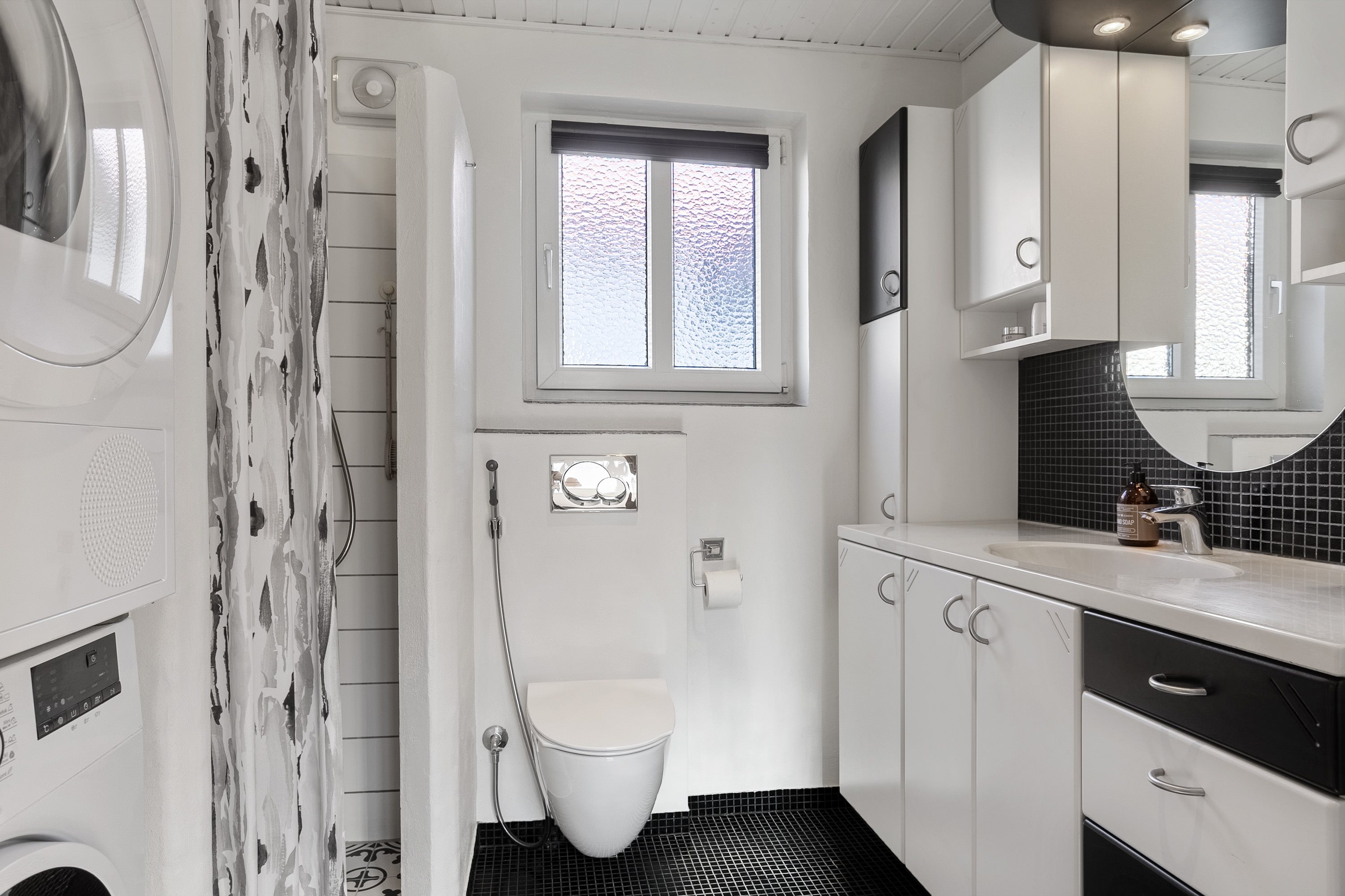 Fremhævet badeværelse billede i fuldskærmstilstand. Billede af Vestergade 28, 6650 Brørup