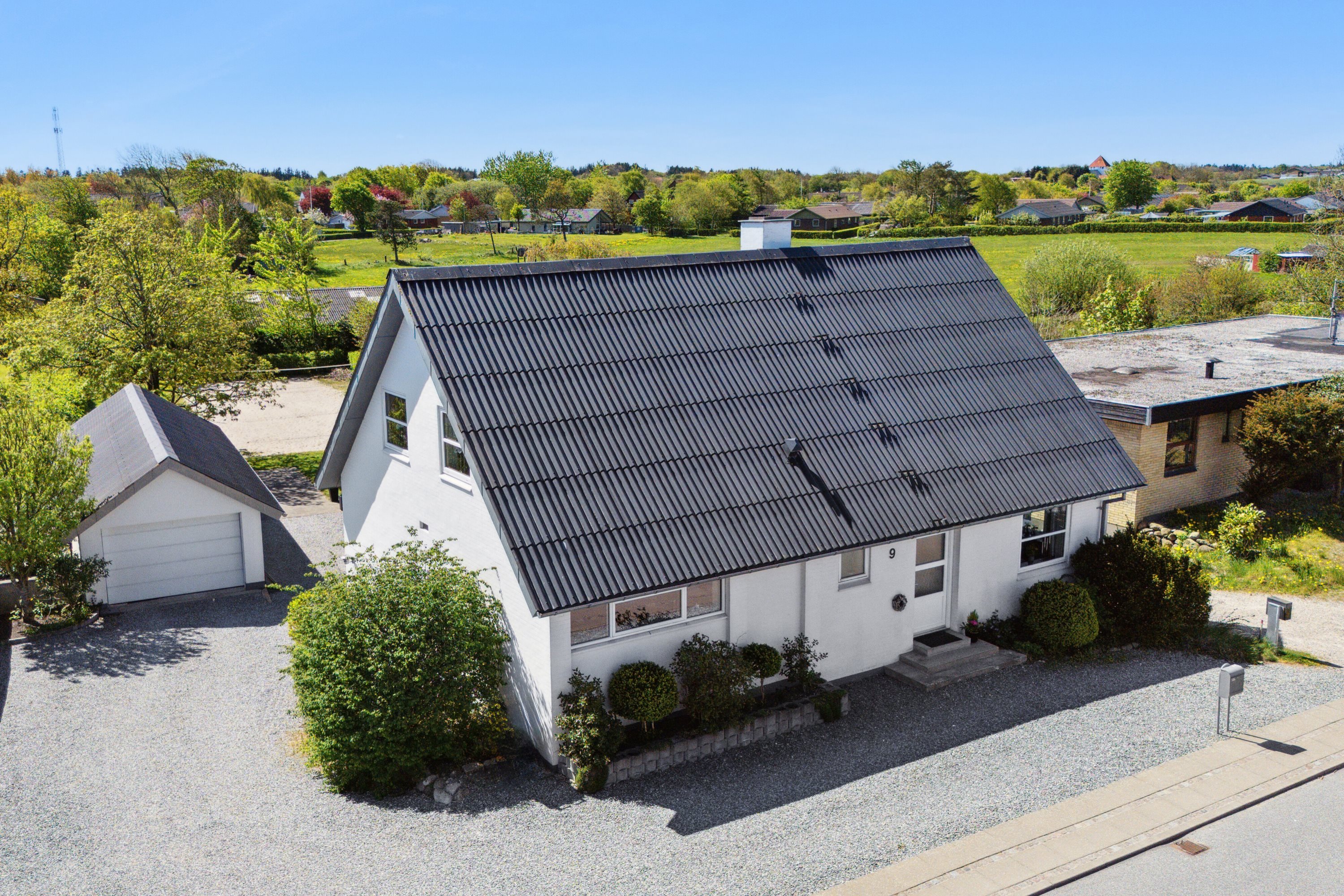 Fremhævet set fra vejen billede i fuldskærmstilstand. Billede af Borgergade 9, Koldby, 7752 Snedsted