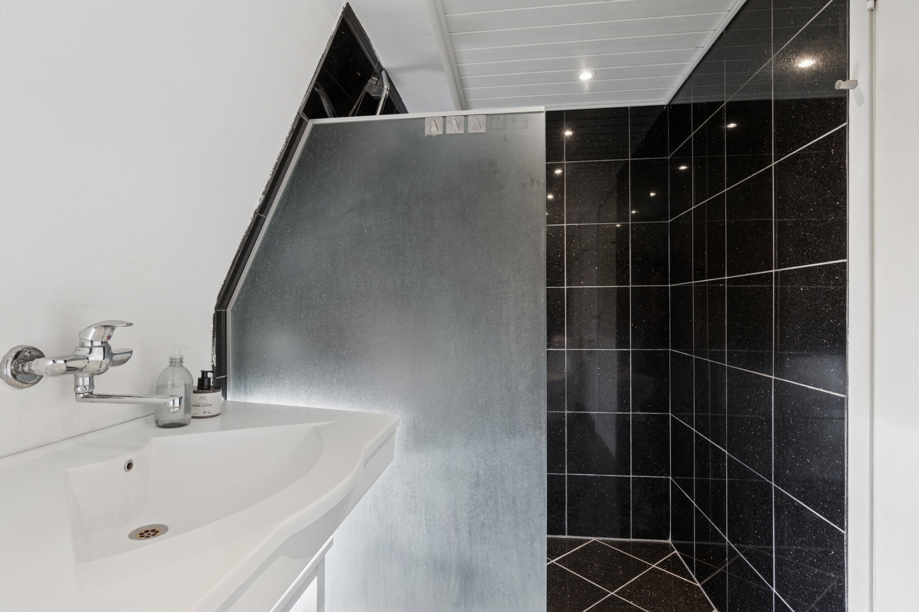 Fremhævet badeværelse billede i fuldskærmstilstand. Billede af Fasanvej 3, Kirke Stillinge, 4200 Slagelse