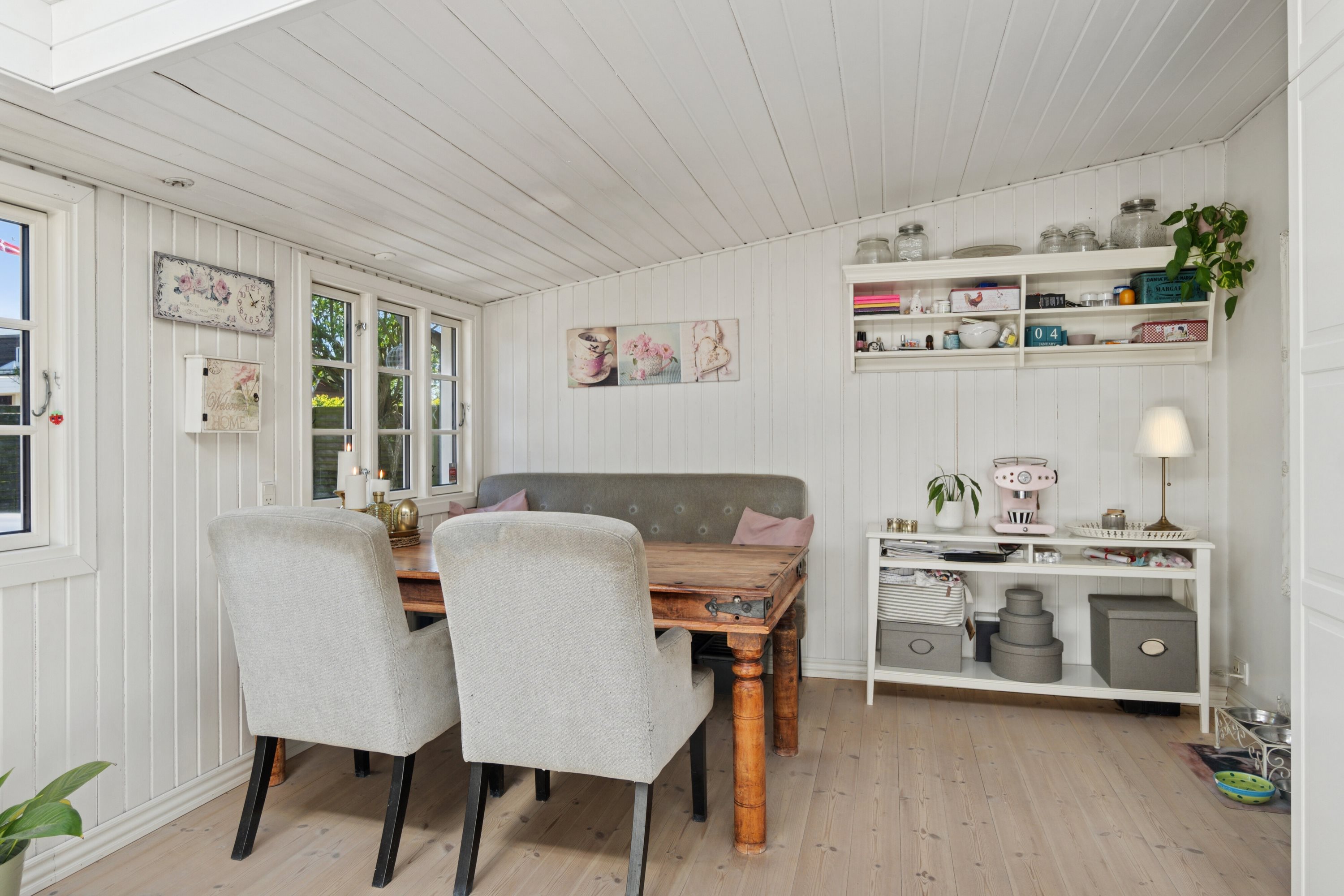 Fremhævet stue billede i fuldskærmstilstand. Billede af Fasanvej 3, Kirke Stillinge, 4200 Slagelse