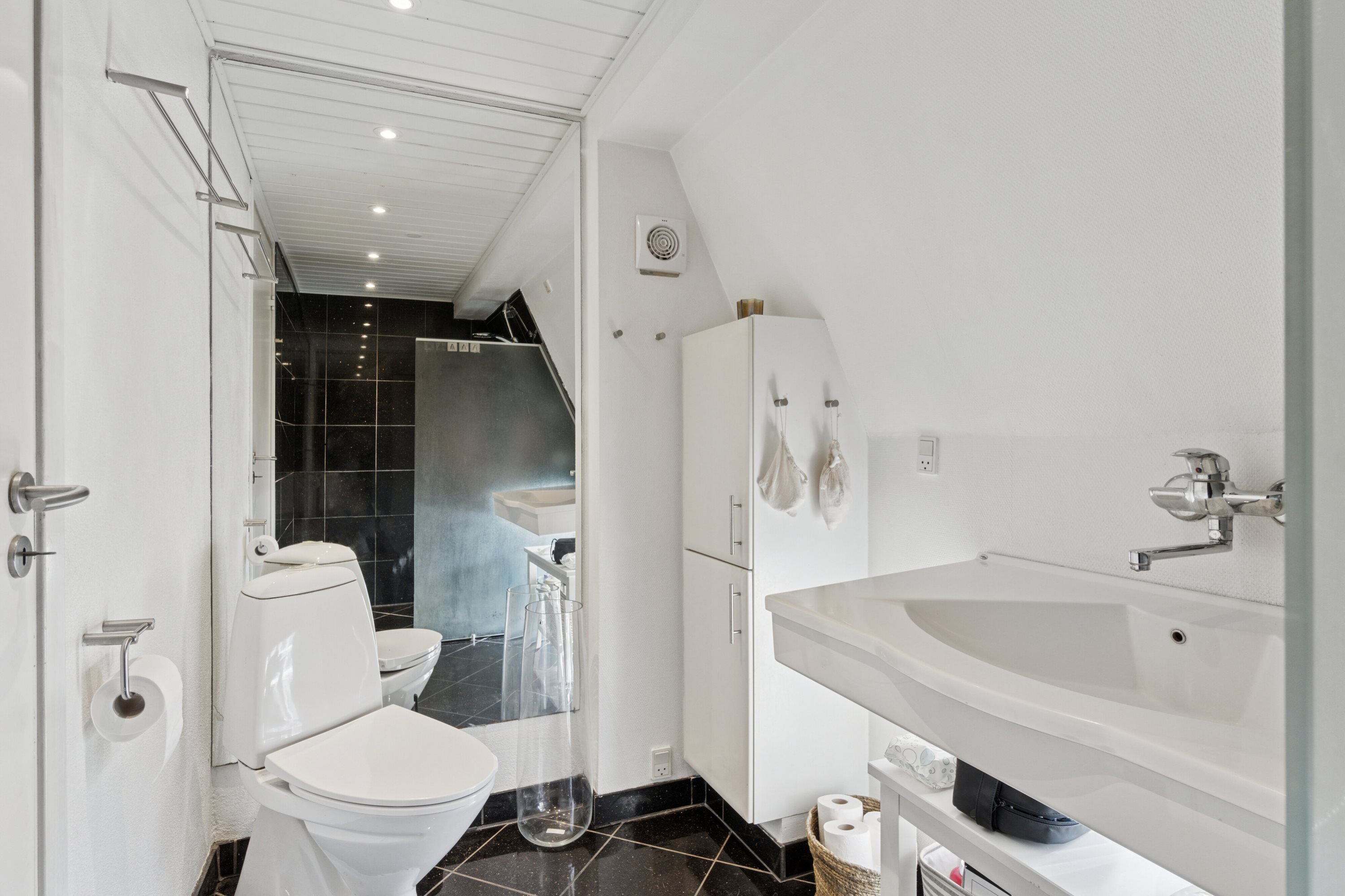 Fremhævet badeværelse billede i fuldskærmstilstand. Billede af Fasanvej 3, Kirke Stillinge, 4200 Slagelse