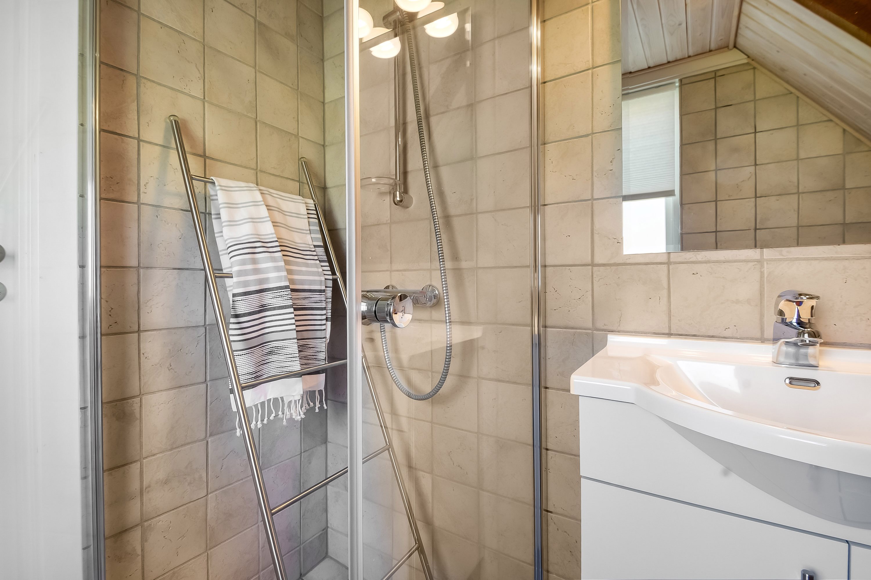 Fremhævet badeværelse billede i fuldskærmstilstand. Billede af Sundhuse 8, Vedersø, 6990 Ulfborg