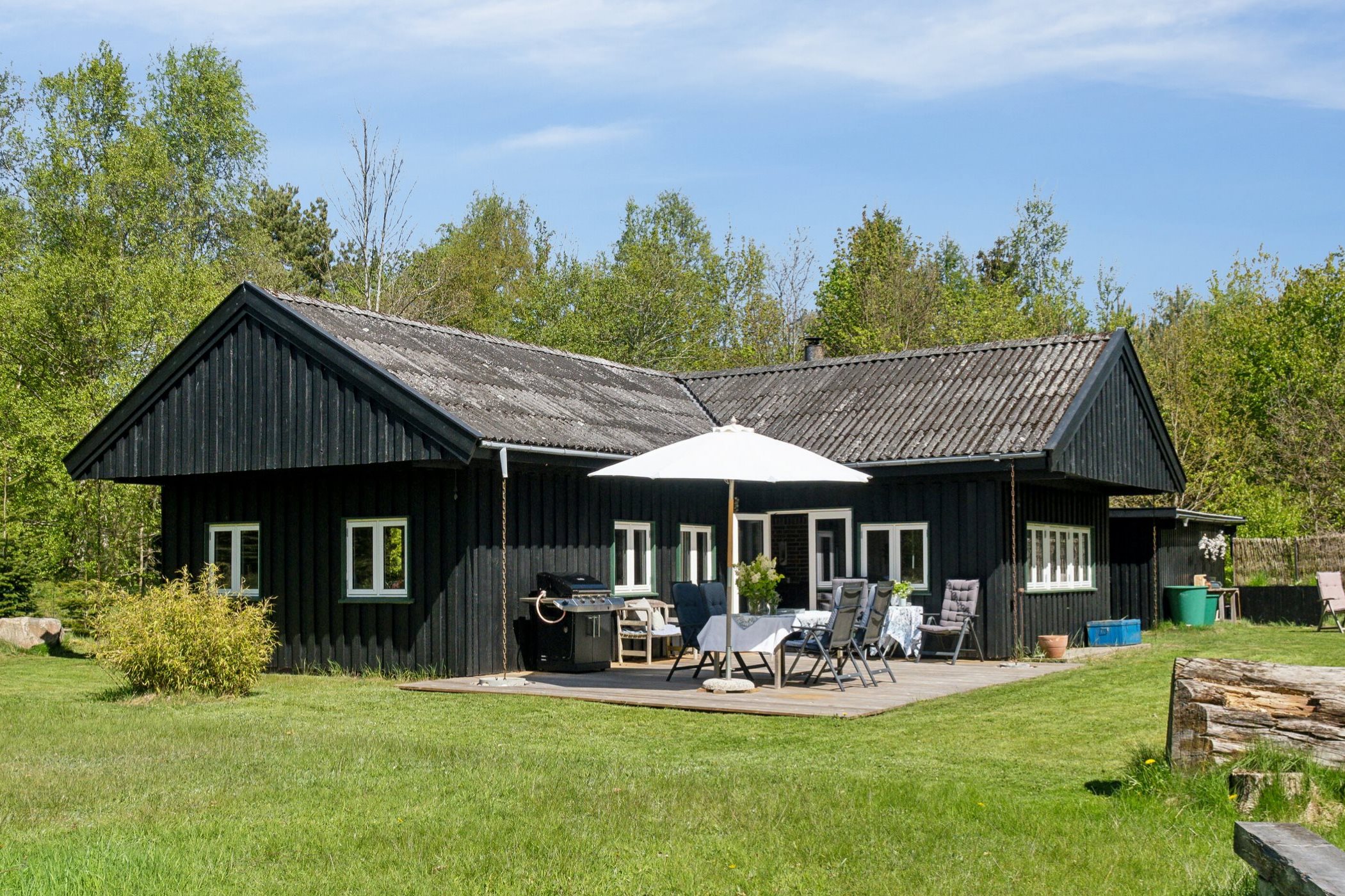 Fremhævet set fra haven billede i fuldskærmstilstand. Billede af Lisbeths Vænge 3, Tibirke Sand, 3300 Frederiksværk