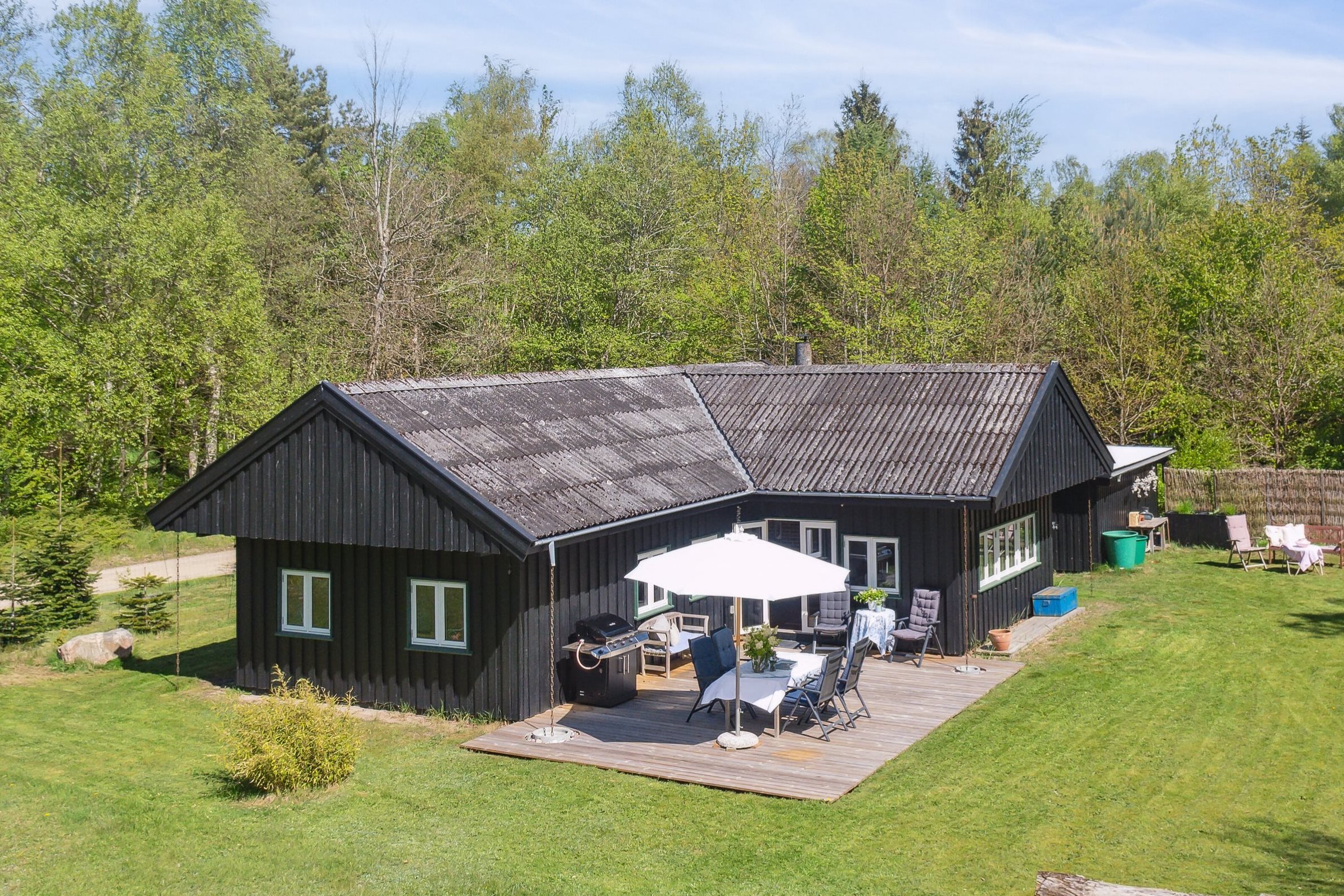 Fremhævet set fra haven billede i fuldskærmstilstand. Billede af Lisbeths Vænge 3, Tibirke Sand, 3300 Frederiksværk