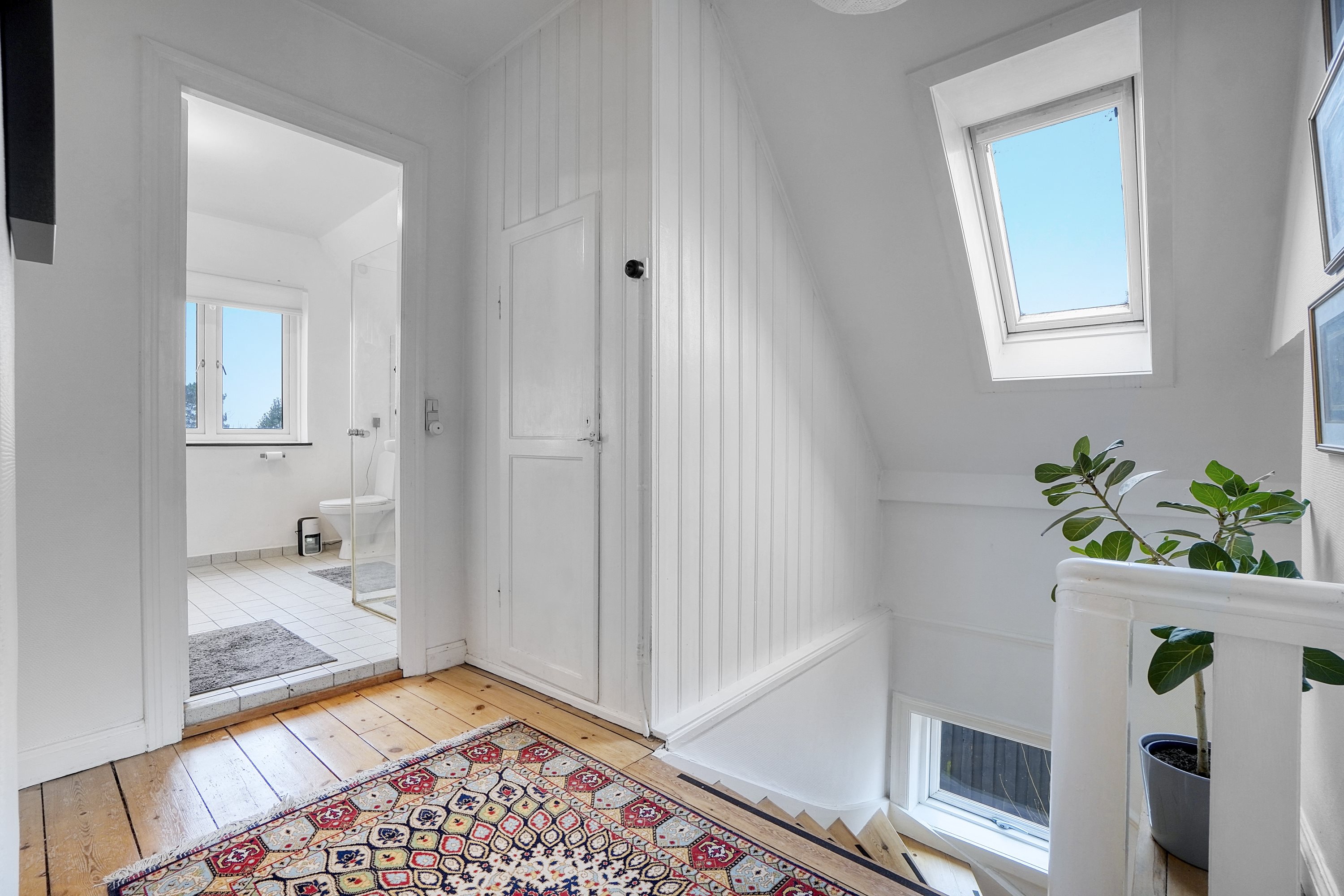 Fremhævet 1. sal billede i fuldskærmstilstand. Billede af Alrunevej 1, 2900 Hellerup