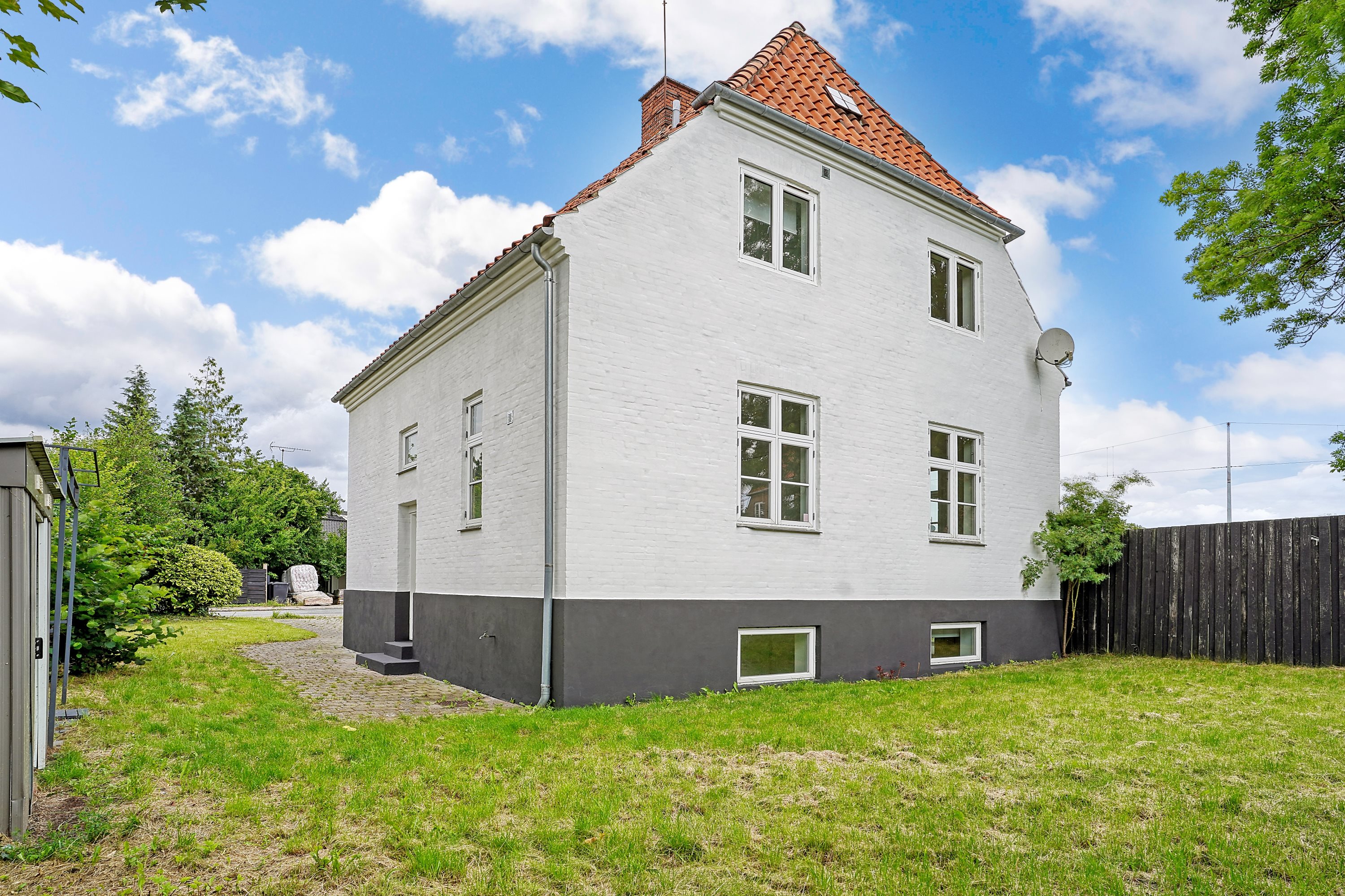 Fremhævet ejendommen billede i fuldskærmstilstand. Billede af Alrunevej 1, 2900 Hellerup