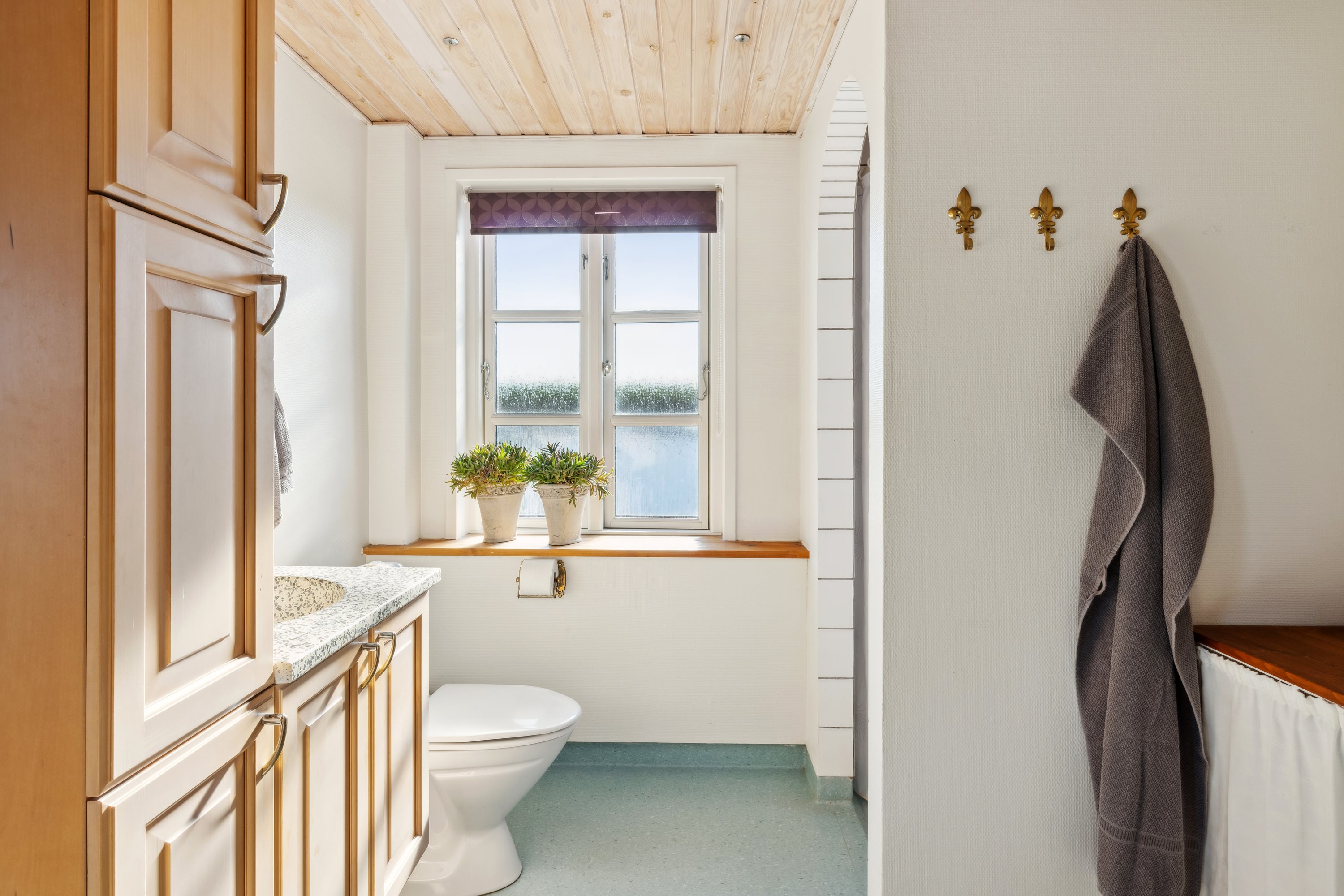 Fremhævet badeværelse billede i fuldskærmstilstand. Billede af Lykkevej 4, 8500 Grenaa