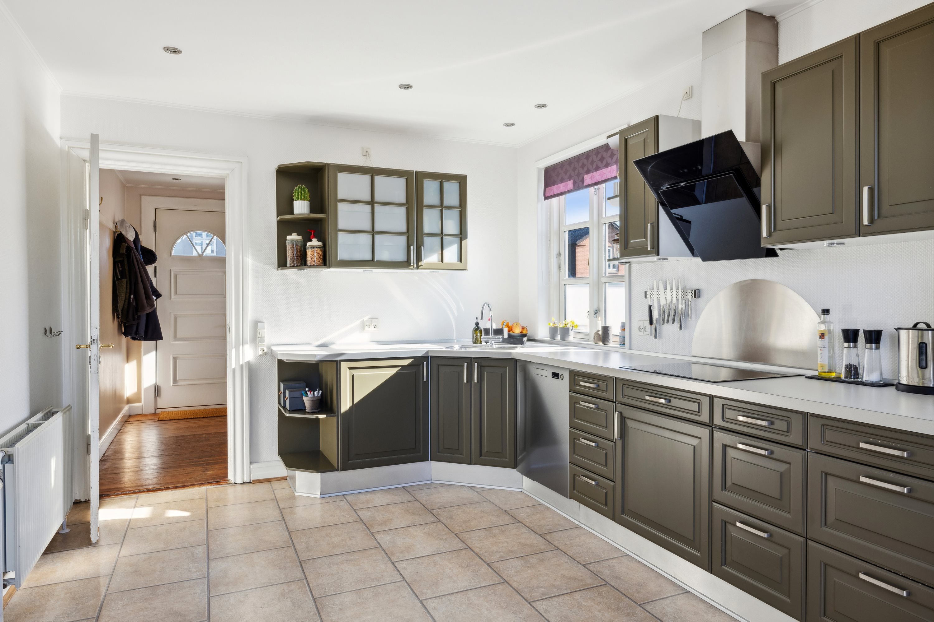 Fremhævet køkken billede i fuldskærmstilstand. Billede af Lykkevej 4, 8500 Grenaa