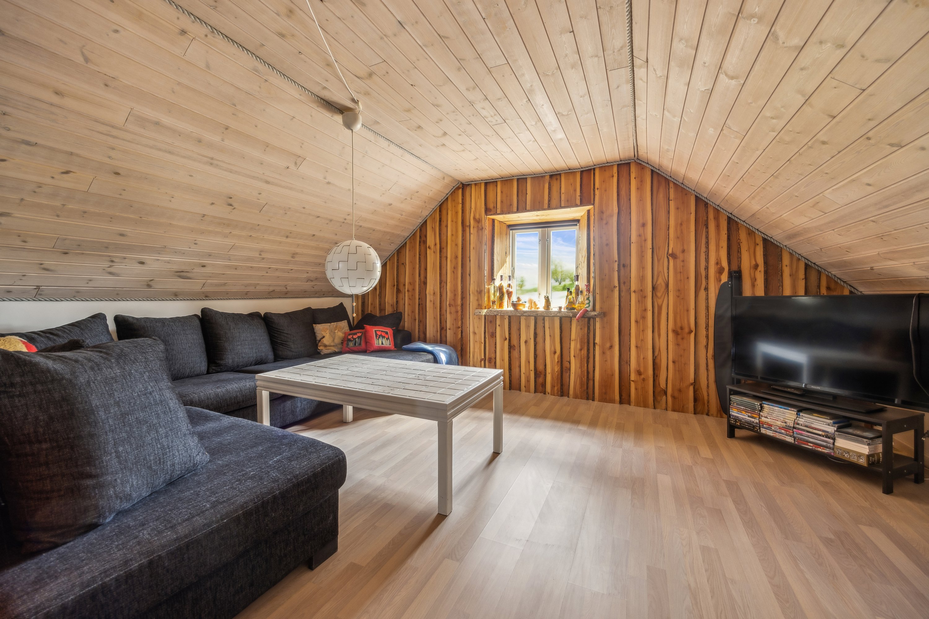 Fremhævet stue billede i fuldskærmstilstand. Billede af Boldrupvej 109, Simested, 9620 Aalestrup