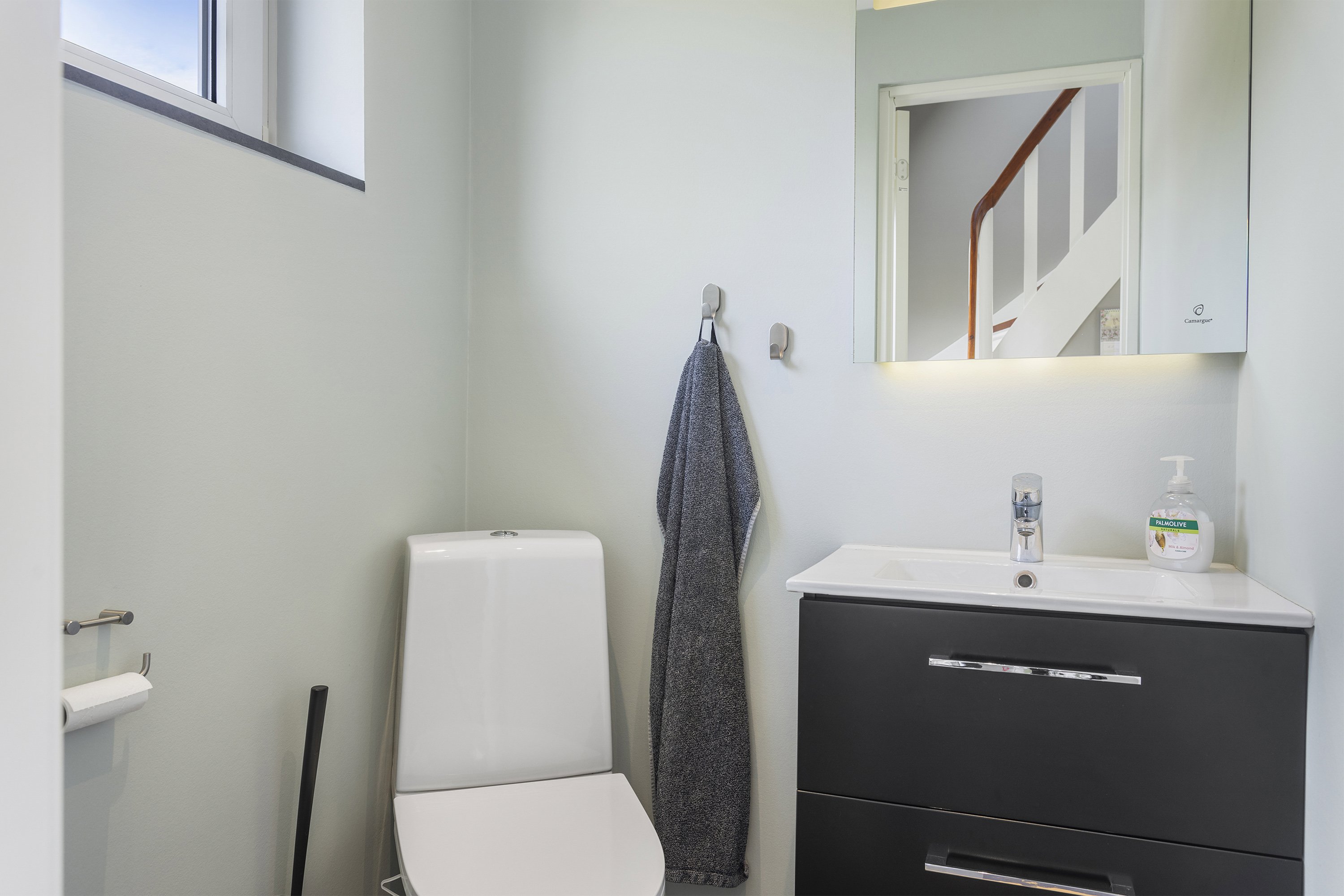 Fremhævet toilet billede i fuldskærmstilstand. Billede af Tårsvej 58, Lendum, 9870 Sindal