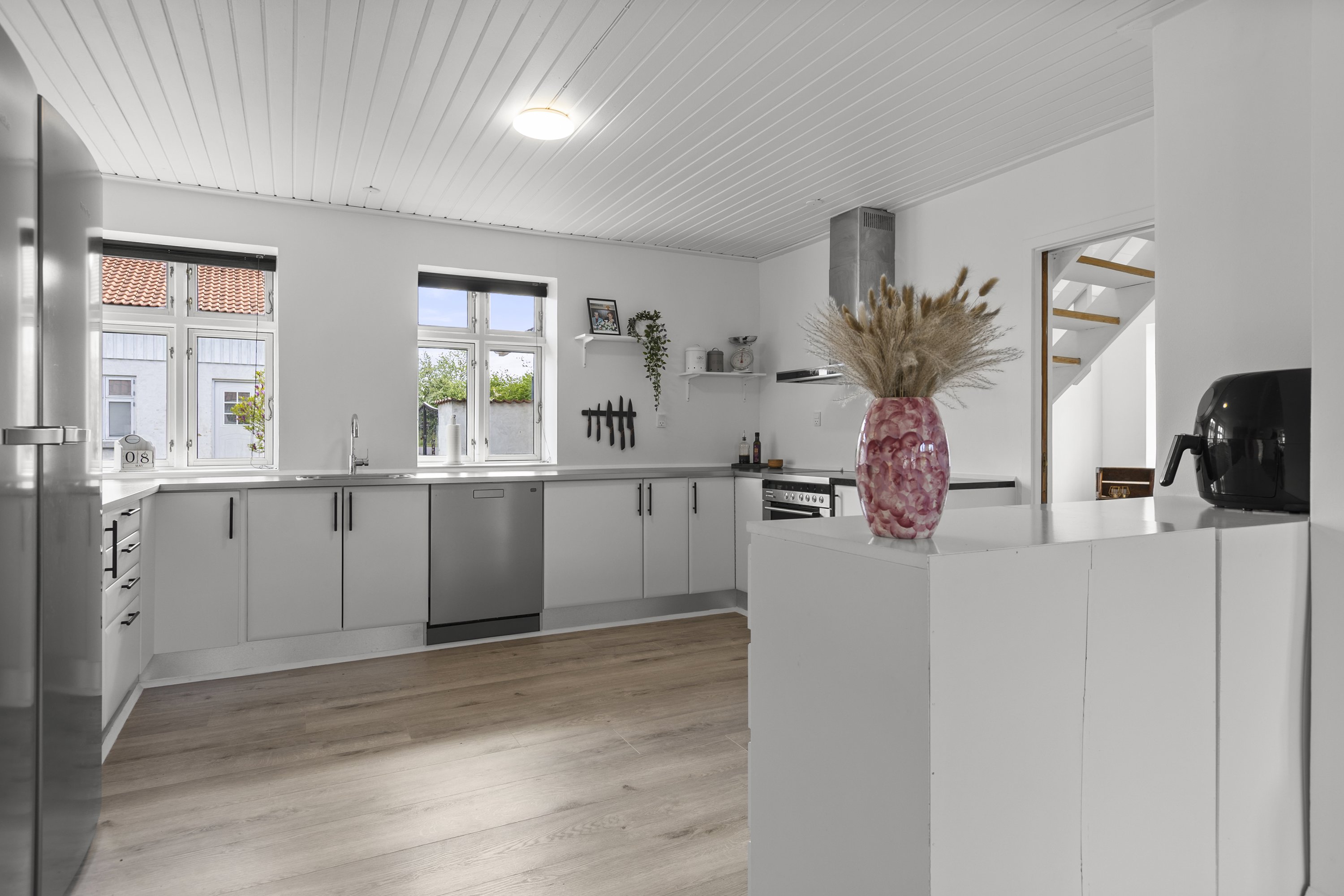 Fremhævet køkken billede i fuldskærmstilstand. Billede af Banevej 2, 4293 Dianalund