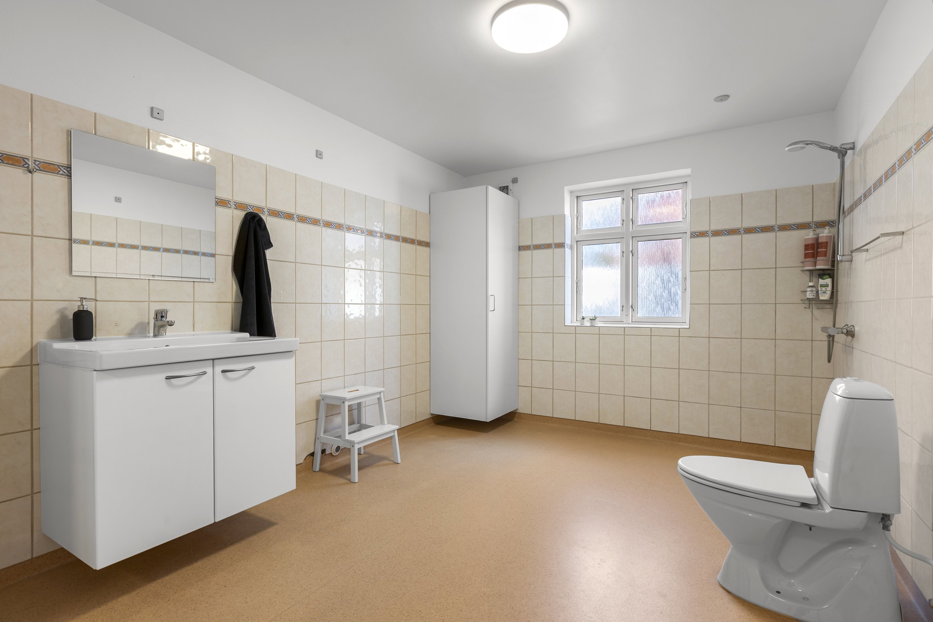 Fremhævet badeværelse billede i fuldskærmstilstand. Billede af Banevej 2, 4293 Dianalund