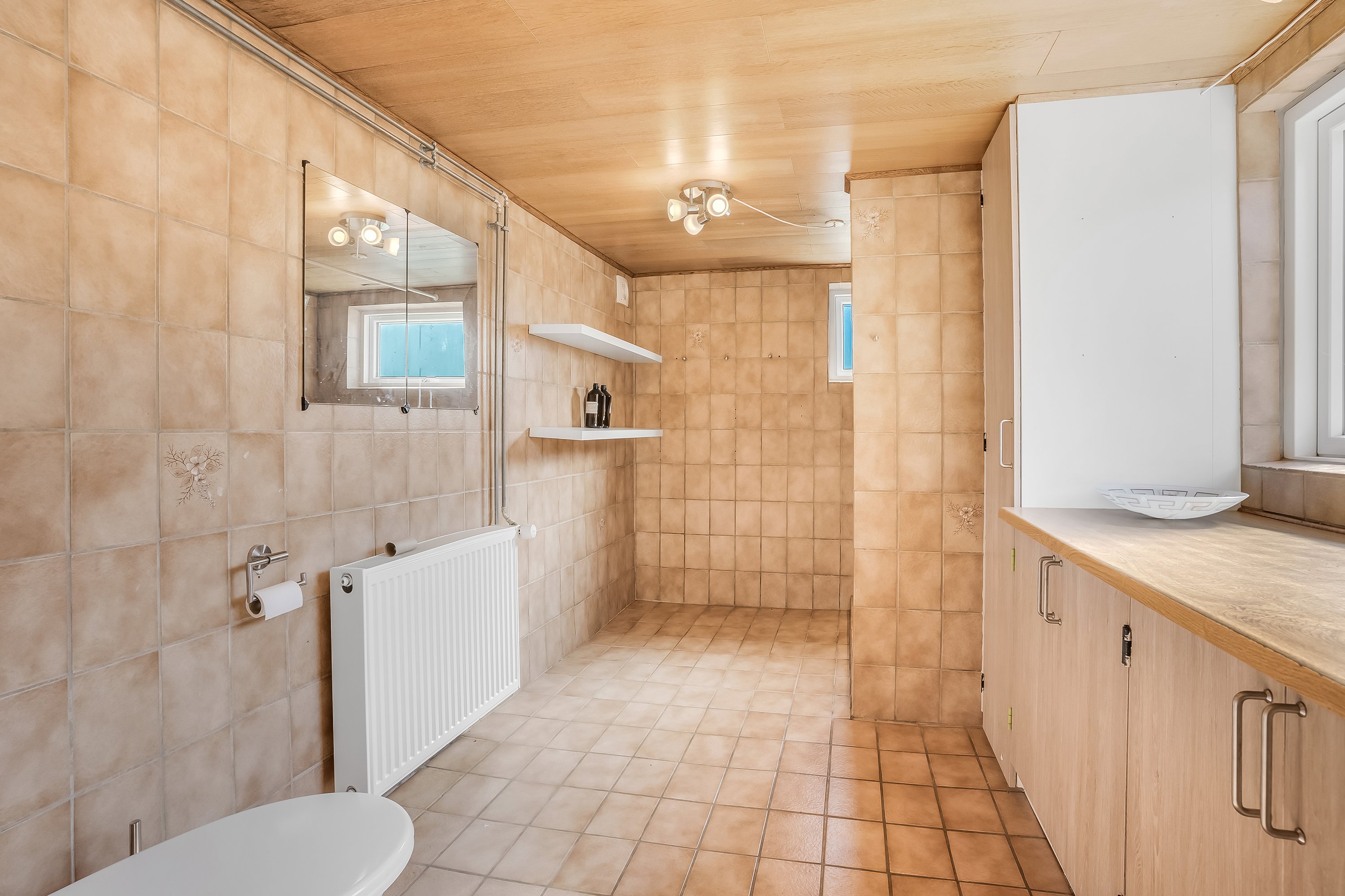 Fremhævet badeværelse billede i fuldskærmstilstand. Billede af Frederiksberg 15, 7660 Bækmarksbro