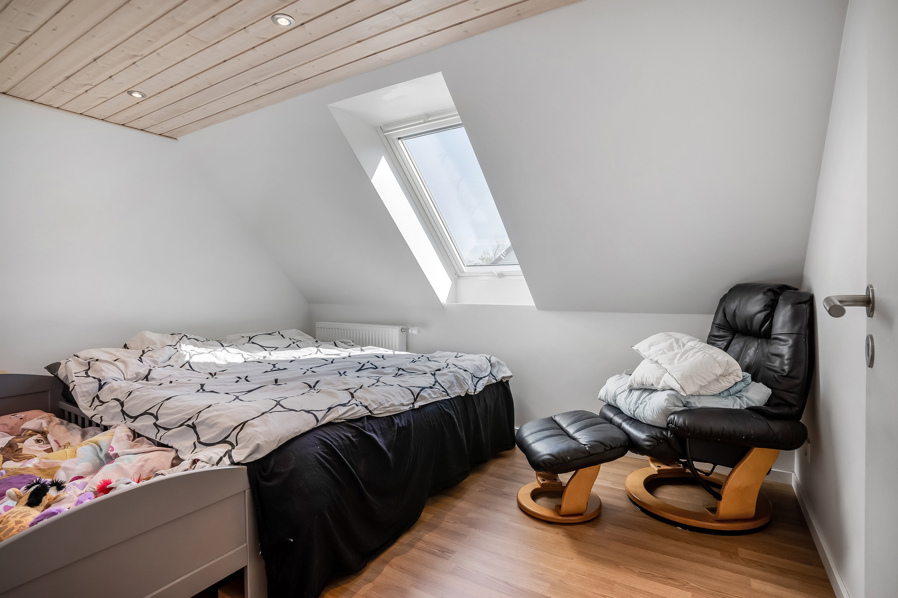 Fremhævet soveværelse billede i fuldskærmstilstand. Billede af Frederiksberg 15, 7660 Bækmarksbro