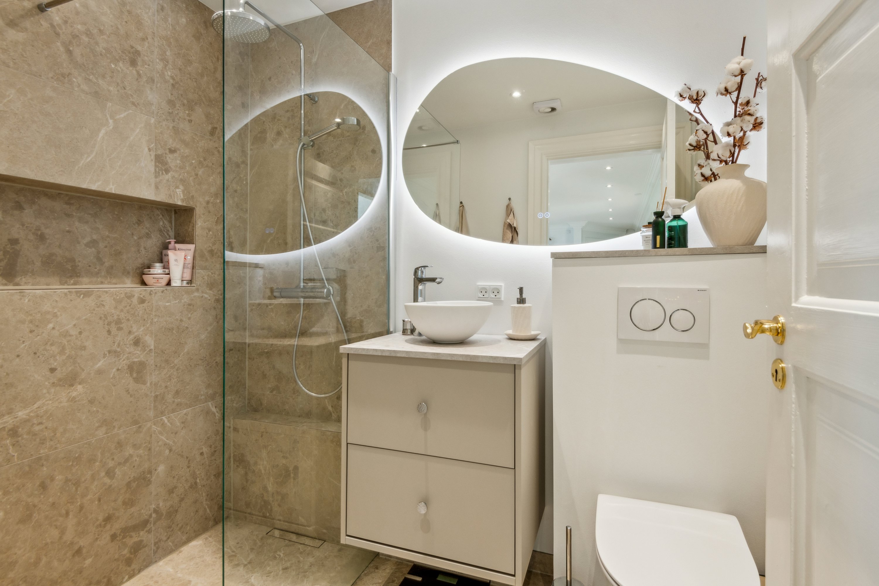 Fremhævet badeværelse billede i fuldskærmstilstand. Billede af Hadsundvej 8, 3. tv., Vejgaard, 9000 Aalborg