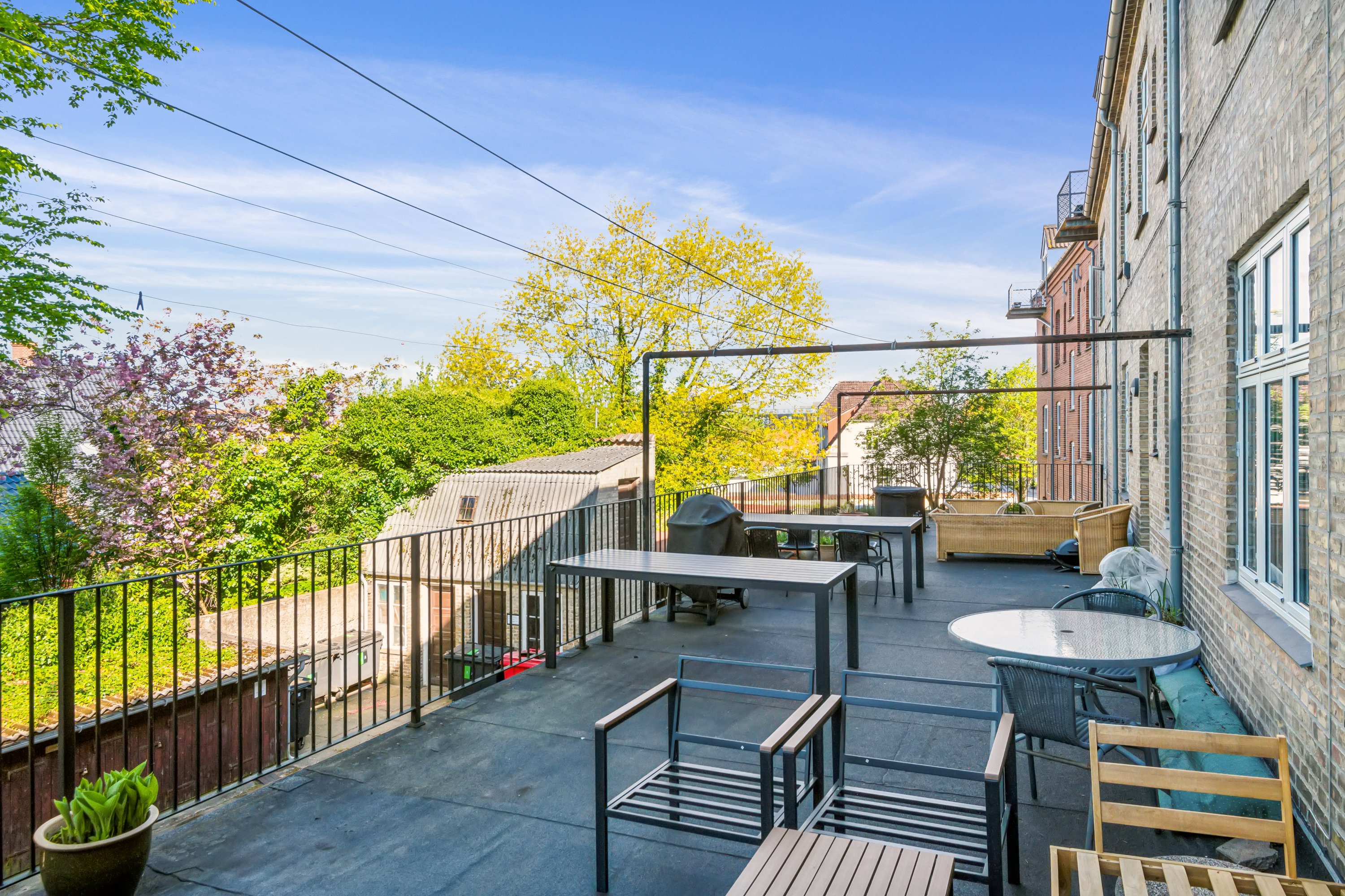 Fremhævet terrasse billede i fuldskærmstilstand. Billede af Hadsundvej 8, 3. tv., Vejgaard, 9000 Aalborg