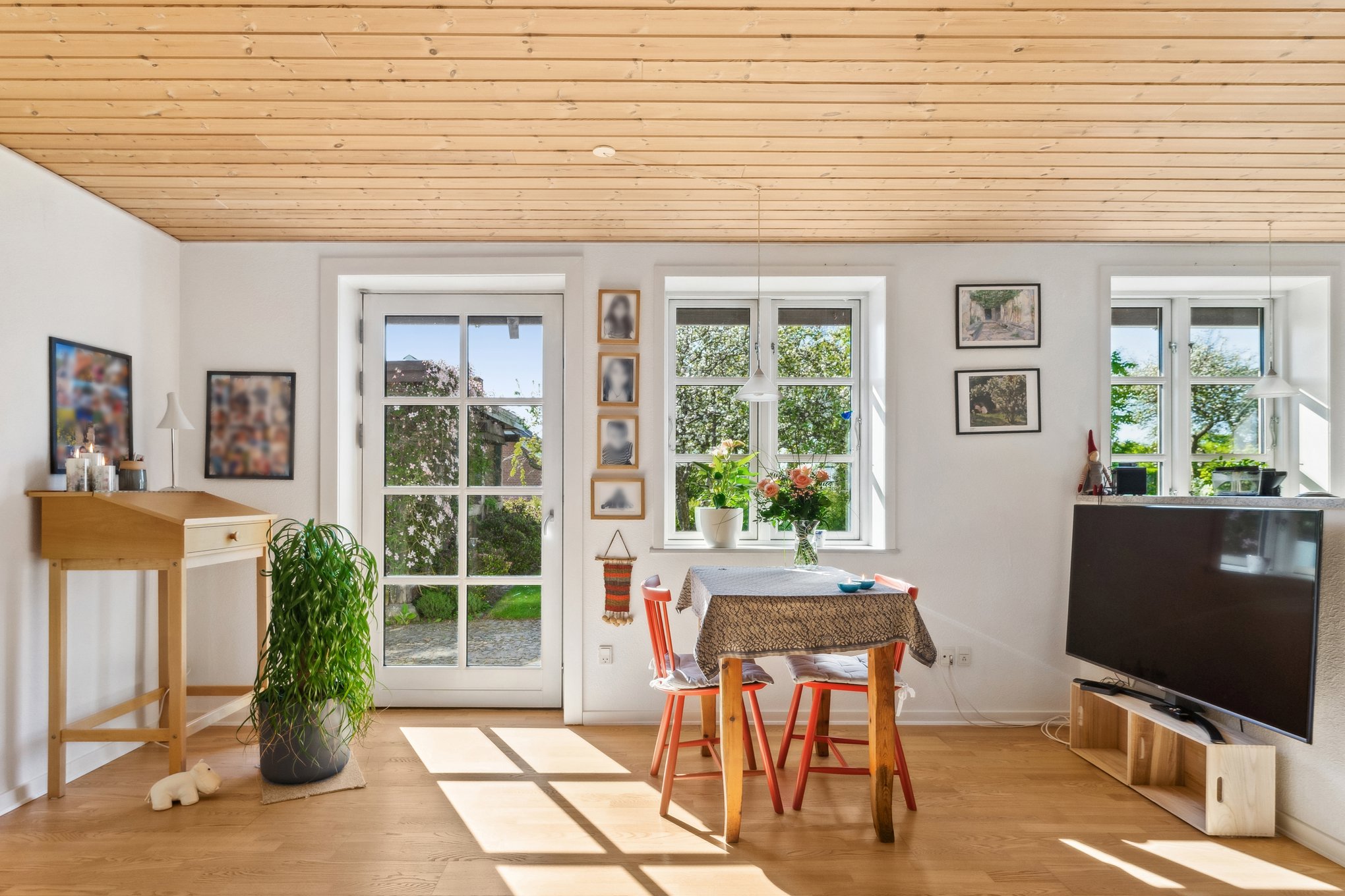 Fremhævet stue billede i fuldskærmstilstand. Billede af Birkestien 2, Mellerup, 8930 Randers NØ