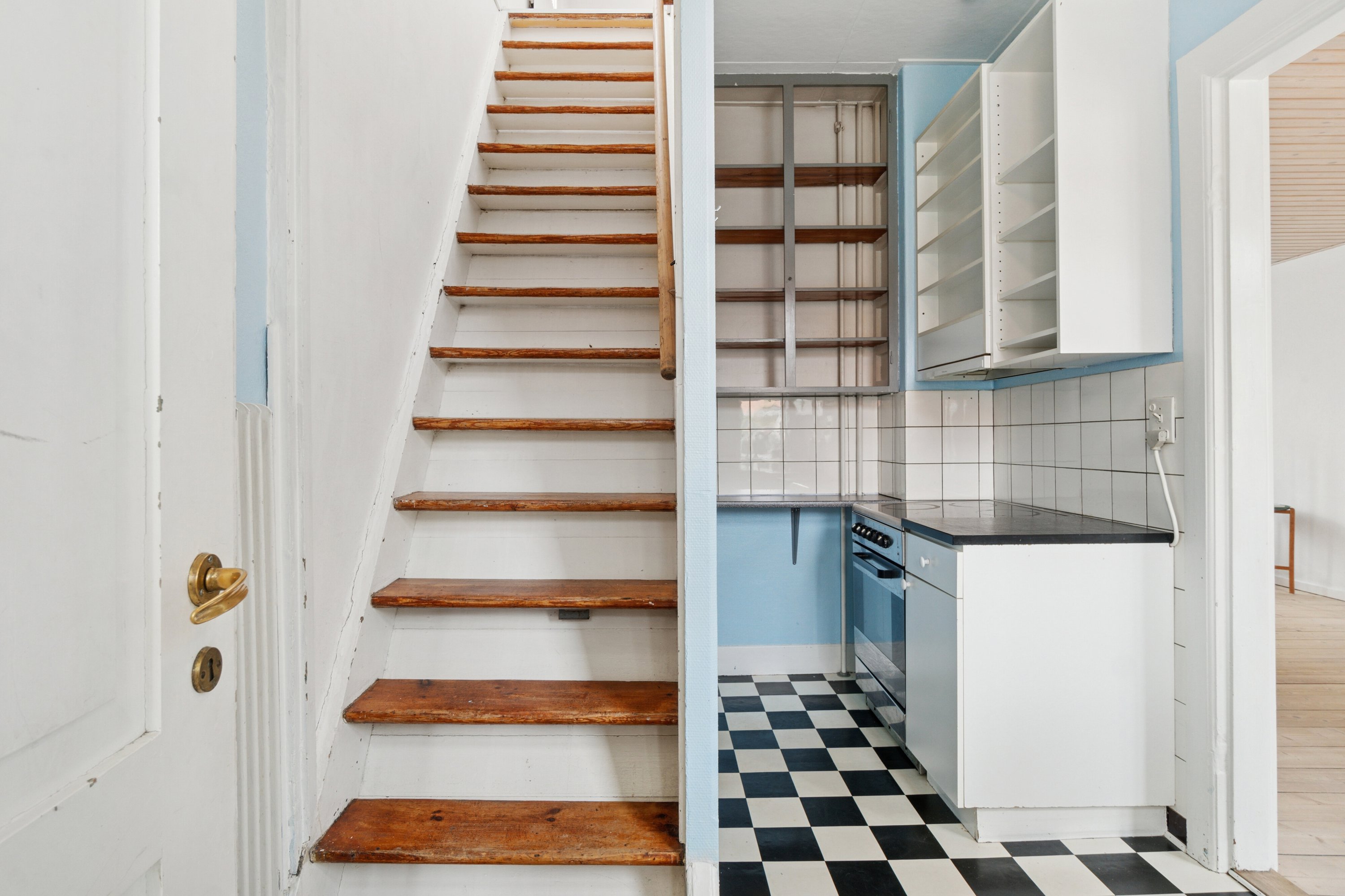 Fremhævet trappe billede i fuldskærmstilstand. Billede af Ny Østergade 7, 3700 Rønne