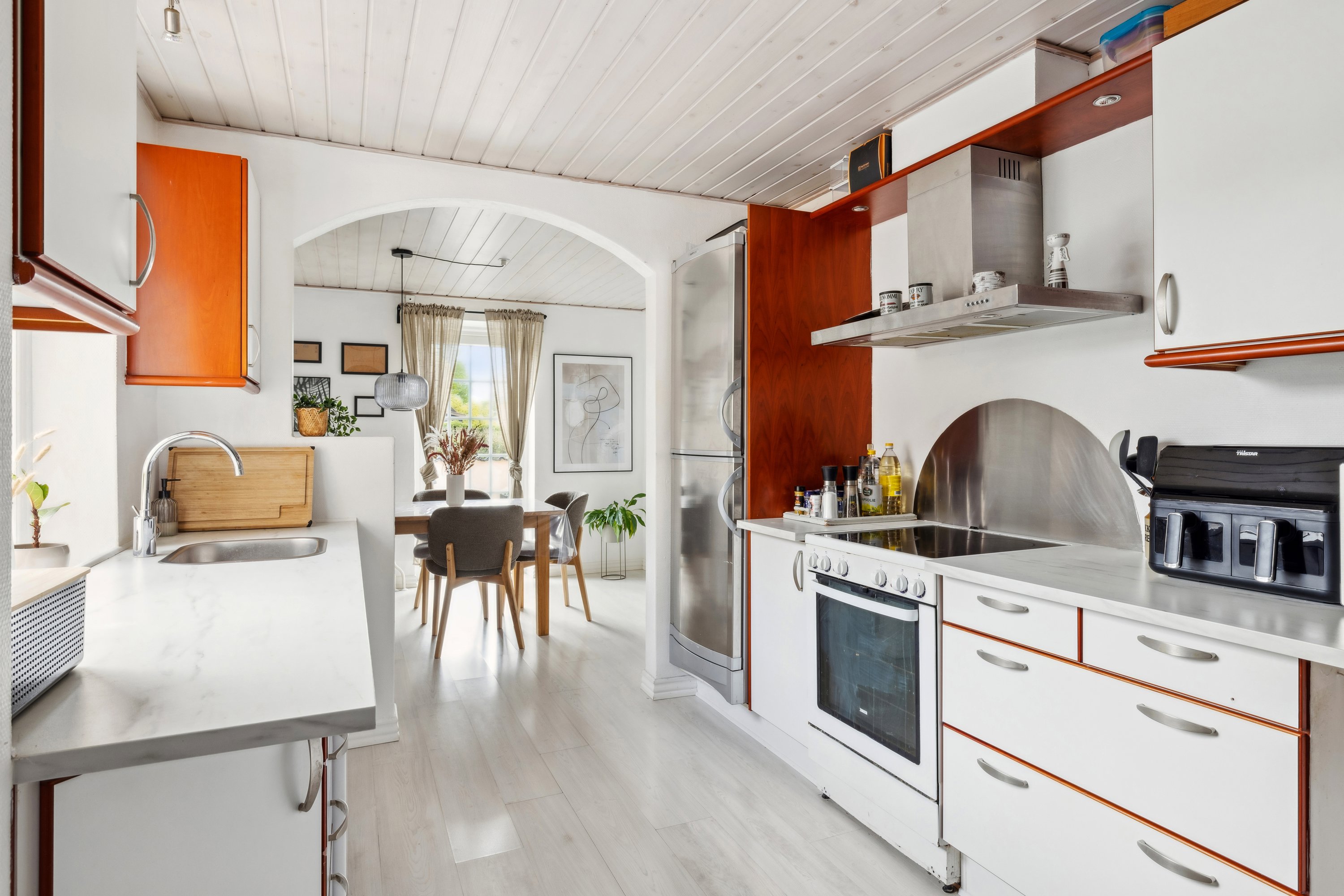 Fremhævet køkken billede i fuldskærmstilstand. Billede af Syrenvej 10, Pindstrup, 8550 Ryomgård