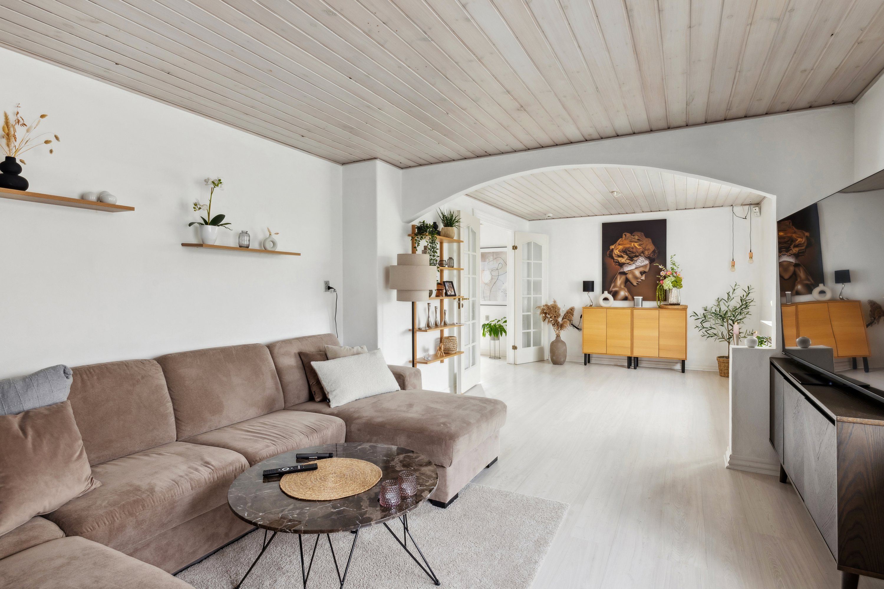 Fremhævet stue billede i fuldskærmstilstand. Billede af Syrenvej 10, Pindstrup, 8550 Ryomgård