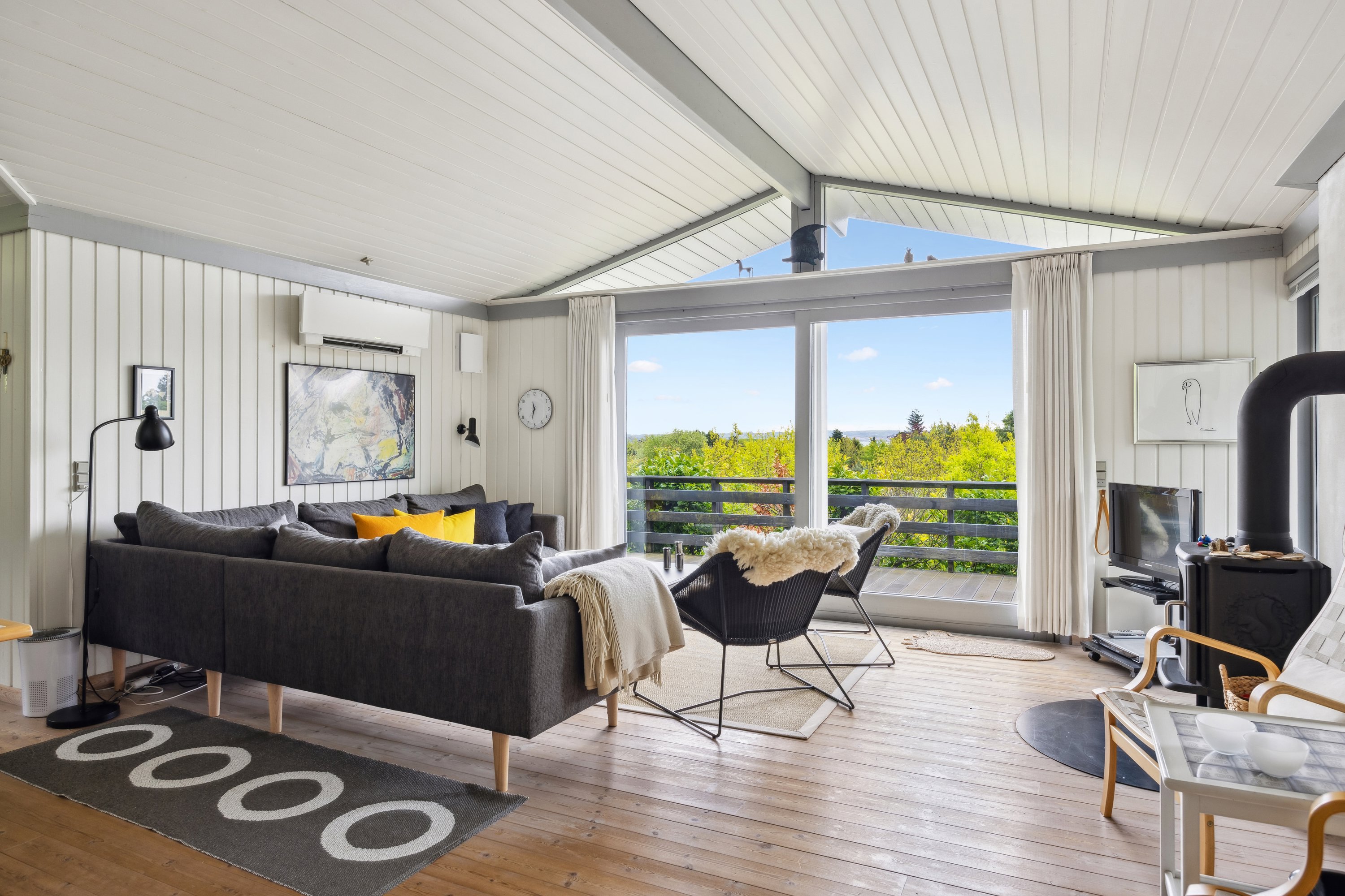 Fremhævet stue billede i fuldskærmstilstand. Billede af Tjørnevej 5, Handrup Strand, 8400 Ebeltoft