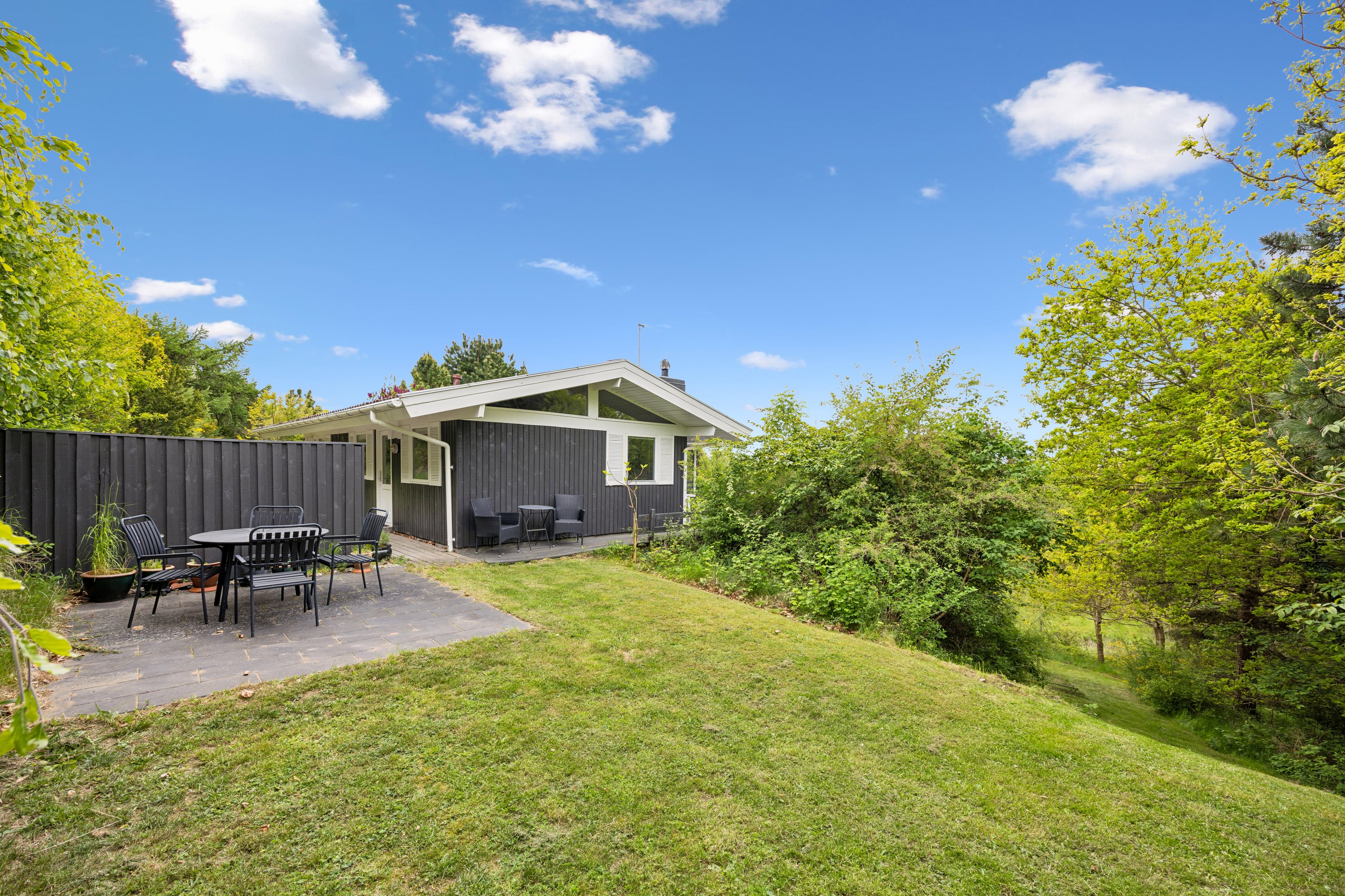 Fremhævet have billede i fuldskærmstilstand. Billede af Tjørnevej 5, Handrup Strand, 8400 Ebeltoft