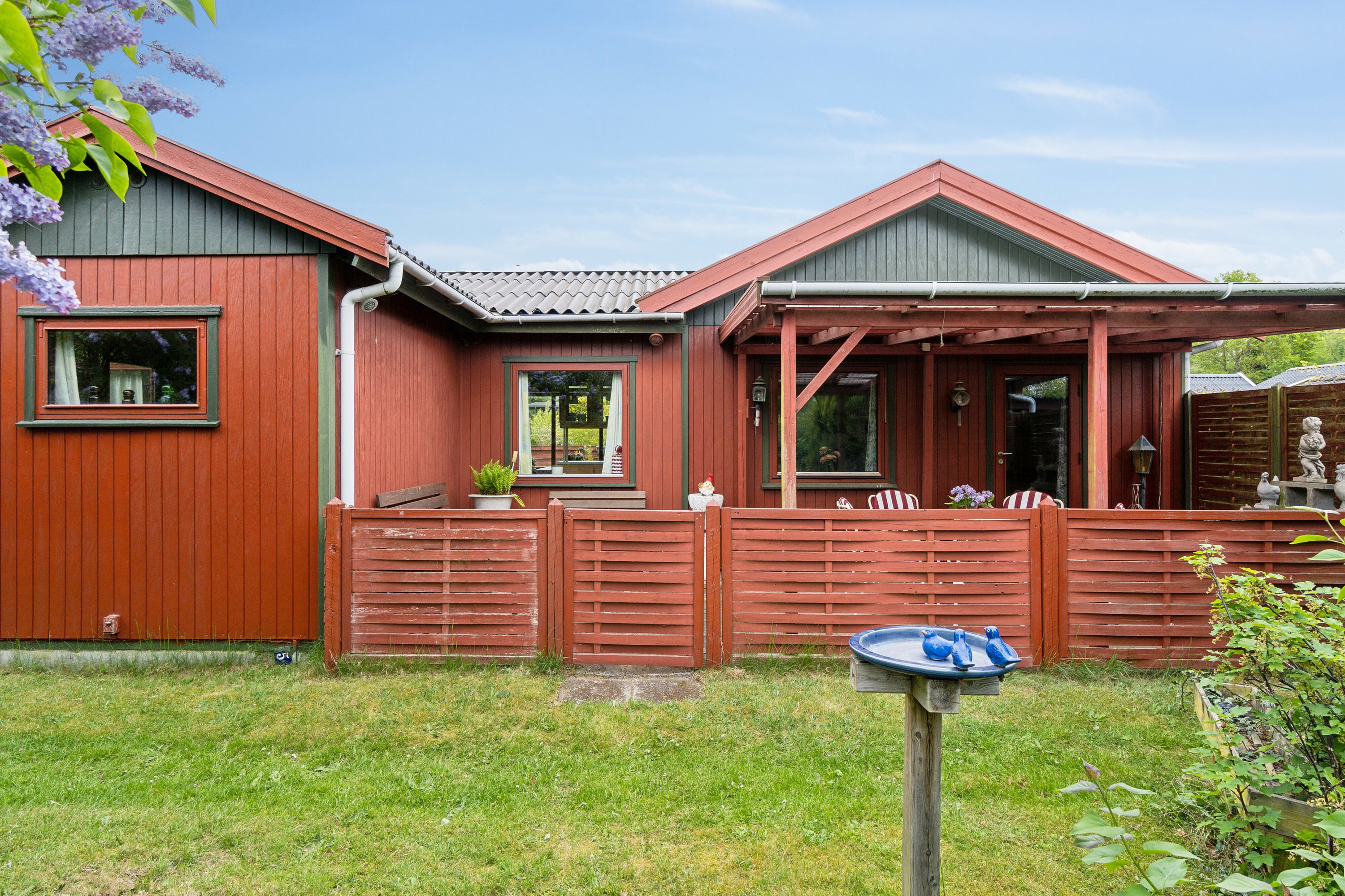 Fremhævet set fra haven billede i fuldskærmstilstand. Billede af Olaf Poulsensvej 5, Evetofte, 3370 Melby