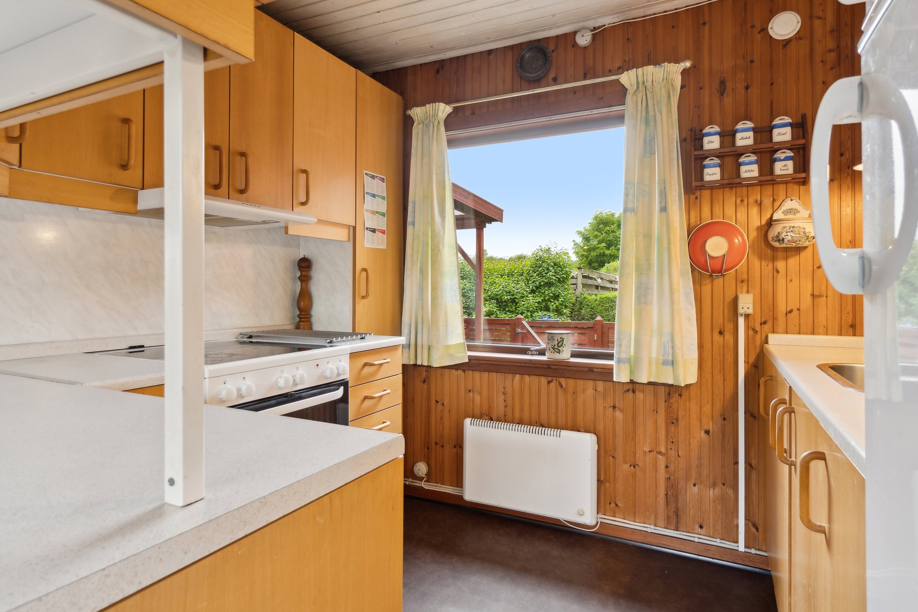 Fremhævet køkken billede i fuldskærmstilstand. Billede af Olaf Poulsensvej 5, Evetofte, 3370 Melby